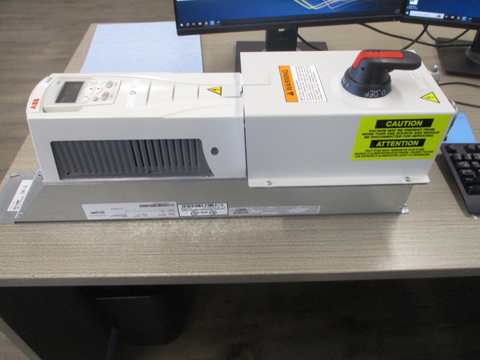 ABB ACH550 AC Drive W/Disconnect ACH550-PDR-06A6-2 1.5HP 3Ph