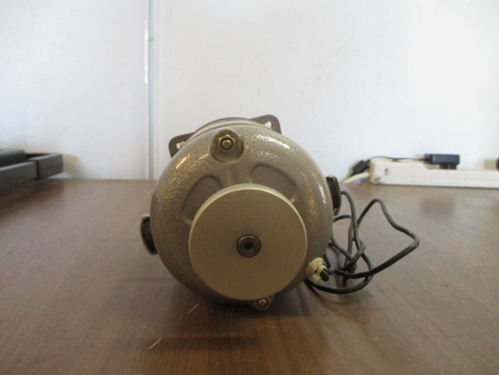 ETI Servo Motor 137-1000-00 New Surplus