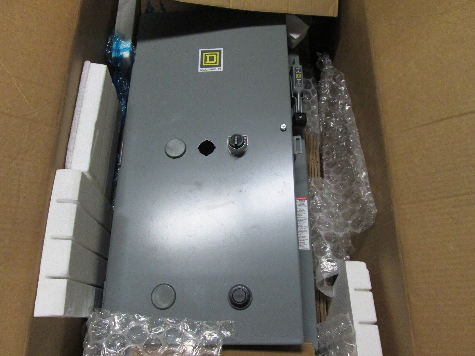 Square D Breaker Combination 8539SBG2V81CFF4H309P42TX11Y741 15A 3P New Surplus