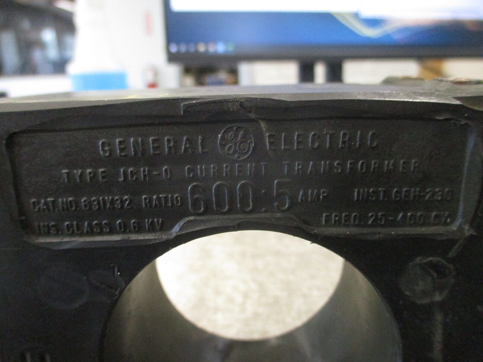 GE Type JCH-0 Current Transformer 631X32 Ratio 600:5A 600V 25-400Hz Used