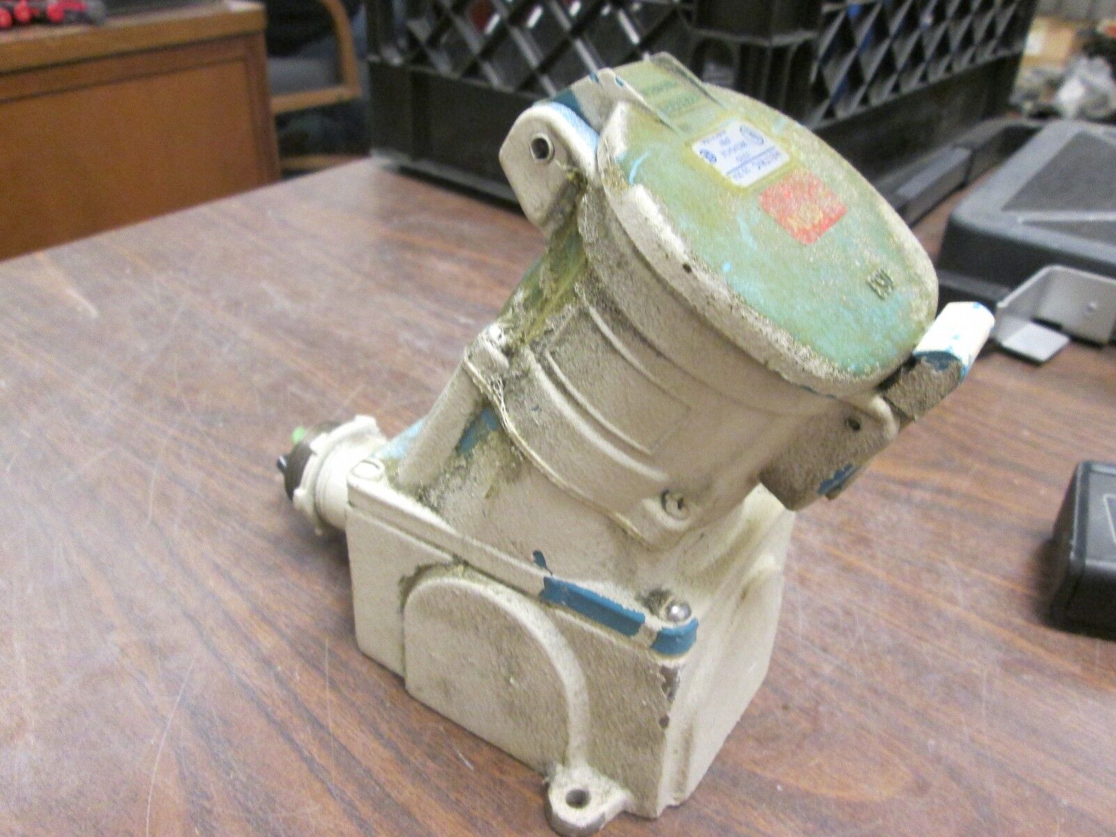 Meltric Receptacle w/ Base DS30A 30A 480V Used