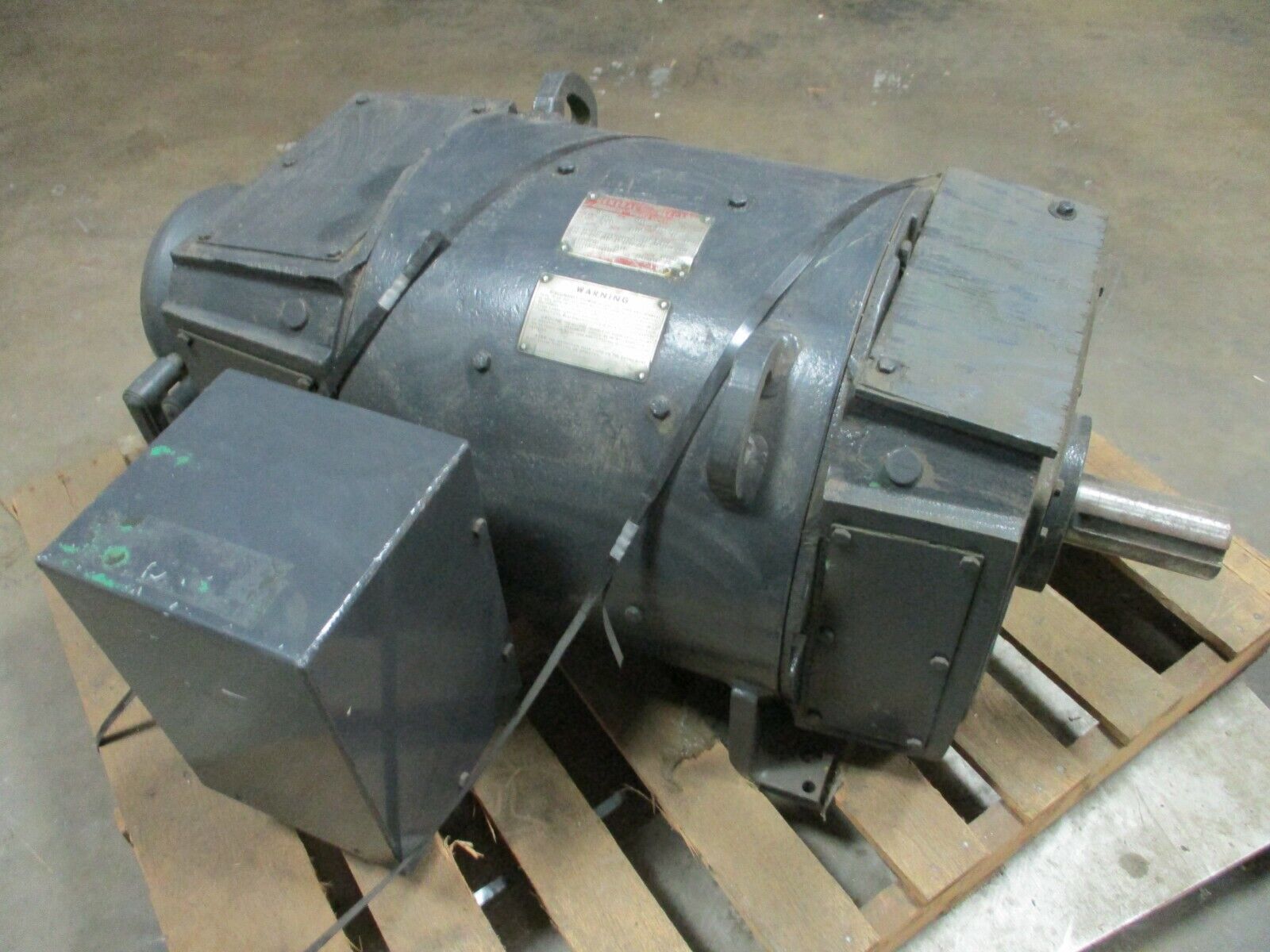 GE Kinamatic Type CD407ATY DC Motor 5CD203PA074A800 150HP 1800RPM Used