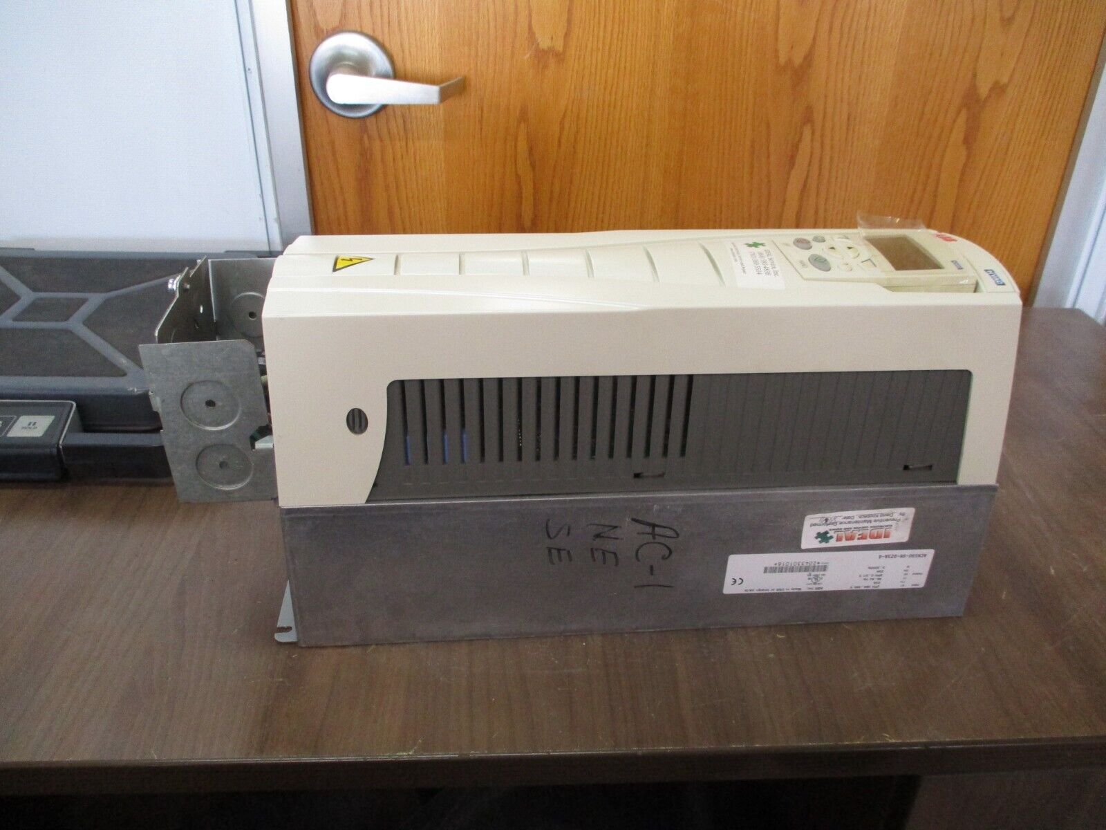 ABB ACH550 AC Drive ACH550-UH-023A-4 15HP 3Ph w/ Keypad Used