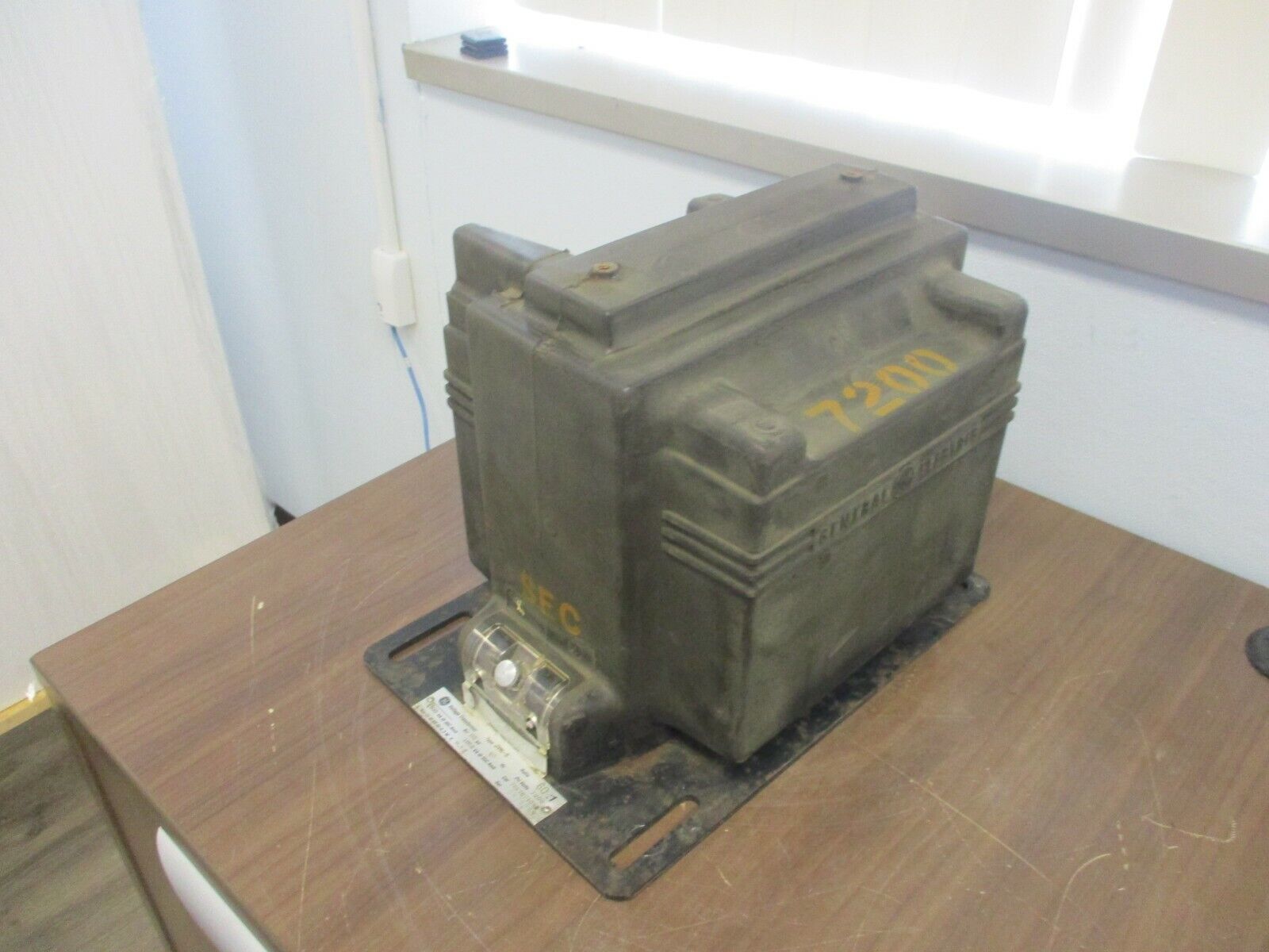 GE JVM-5 Voltage Transformer 765X021G48 Ratio 60:1 Pri:7200V 60Hz 110kV BIL Used