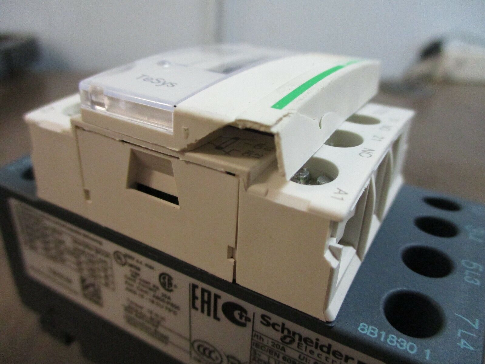 Schneider Electric Contactor LC1DT20 120V Coil *Chipped Plastic* Used