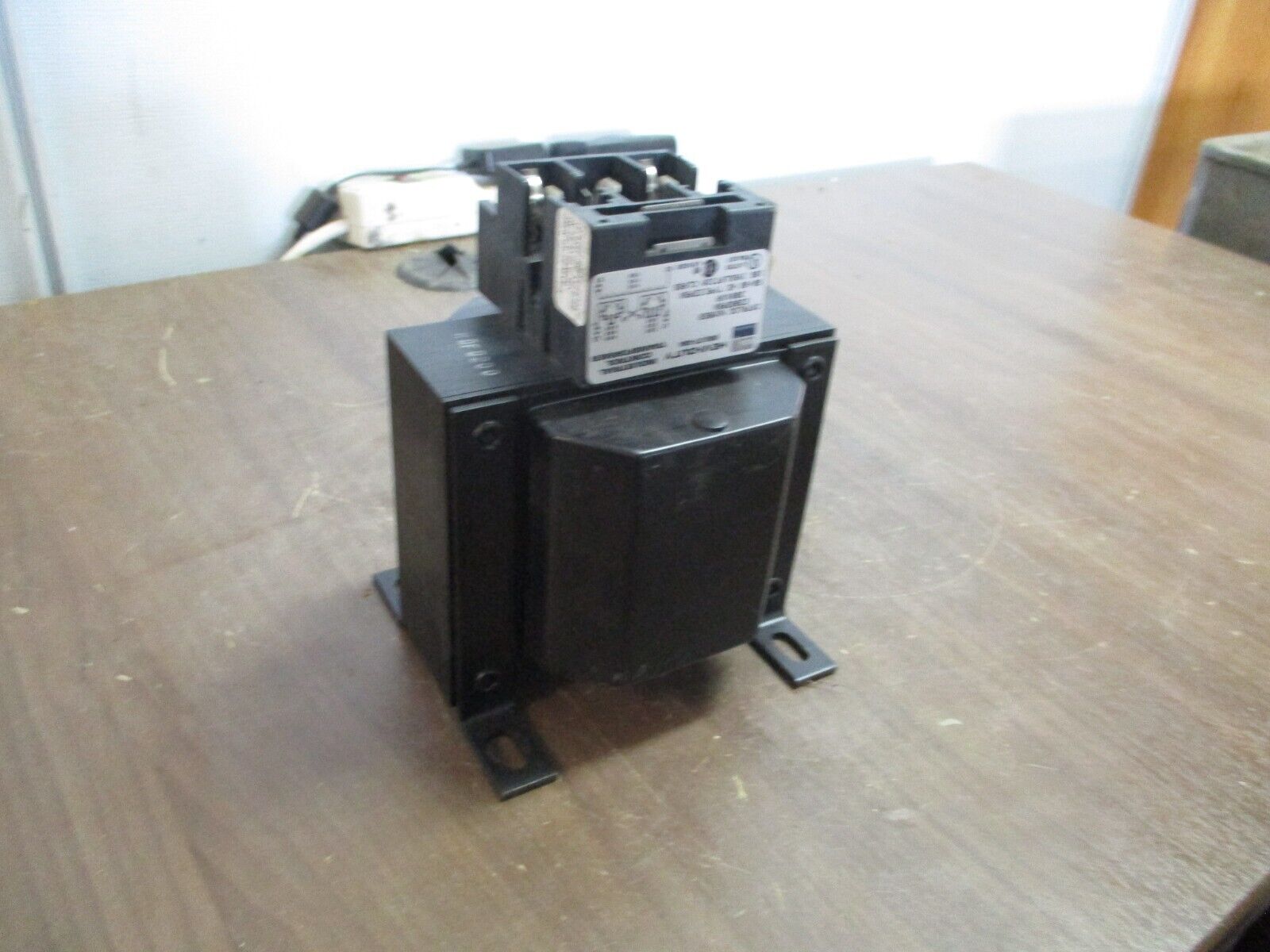 Hevi-Duty Control Transformer E3803PBX 0.380KVA Pri: 240/480V Sec: 120V 50/60Hz