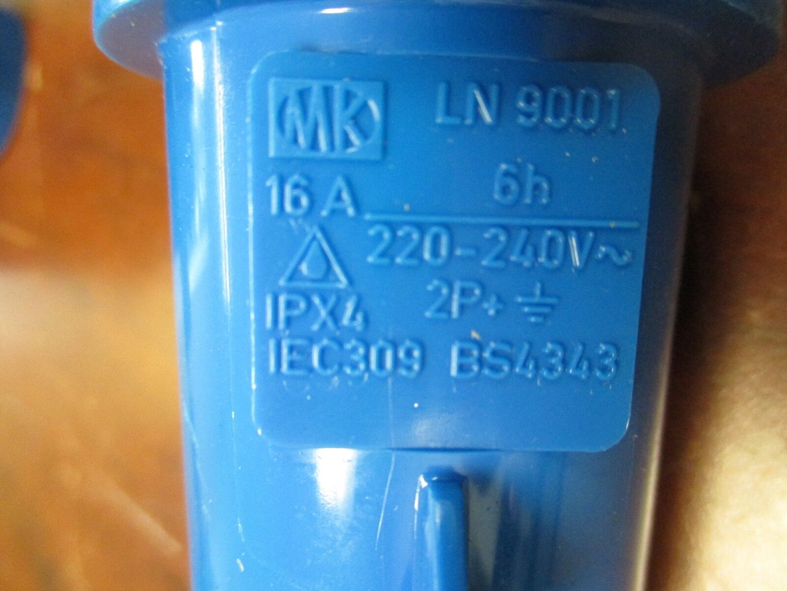 MK Plug LN 9001 16A 220-240V 2P Used