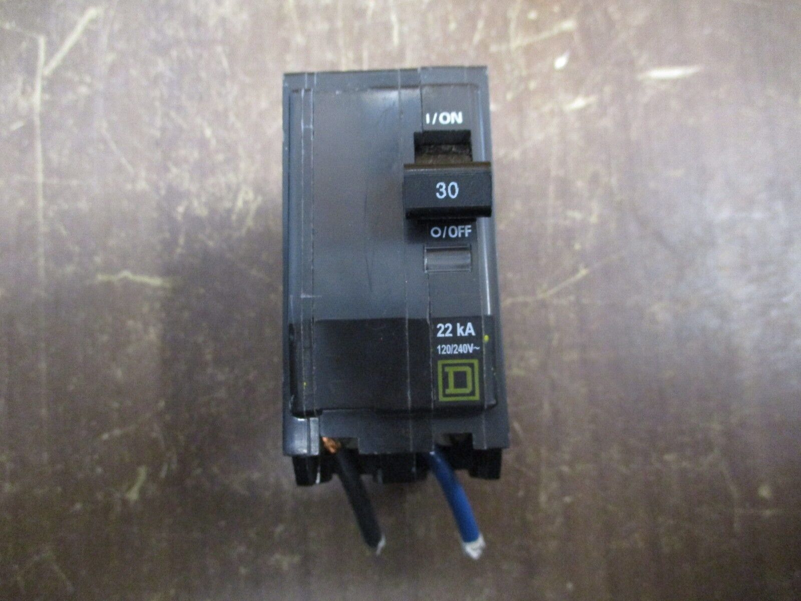 Square D Bolt-On Circuit Breaker QOB230VH 30A 120/240V 2P 22kA *Cracked* Used