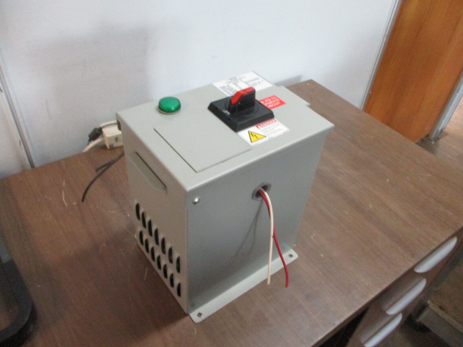 Daykin Transformer GMDGTB-05 1000VA Pri: 480V Sec: 120V 1Ph 60Hz Used