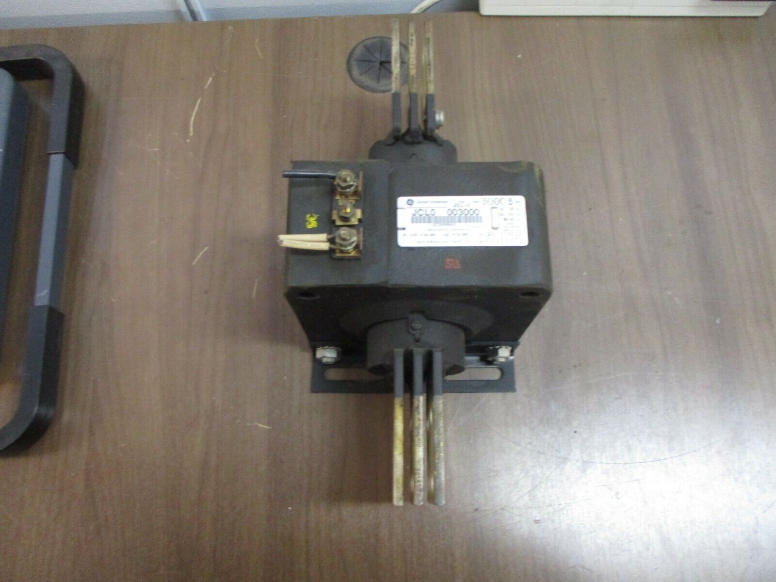 GE Type JCL-0 Current Transformer 750X028017 Ratio: 3000:5A 600V 50-60Hz Used