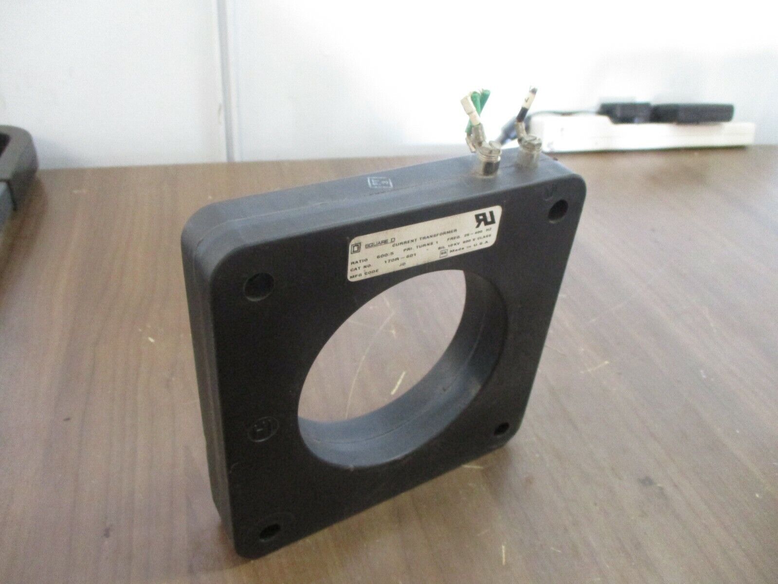 Square D Current Transformer 170R-601 Ratio 600:5A 600V 25-400Hz 10kV BIL Used