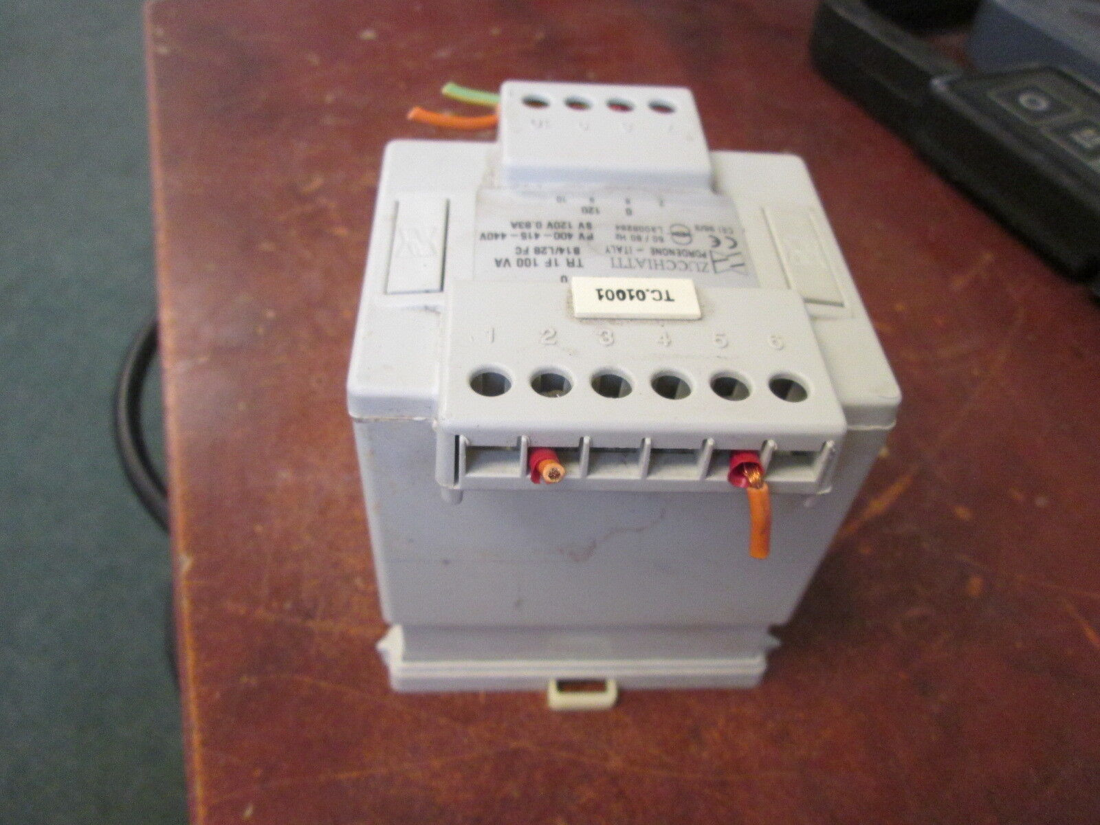 Zucchiatti Transformer B14/L28 FC Pri: 400/415/440V Sec: 120V 100VA Used