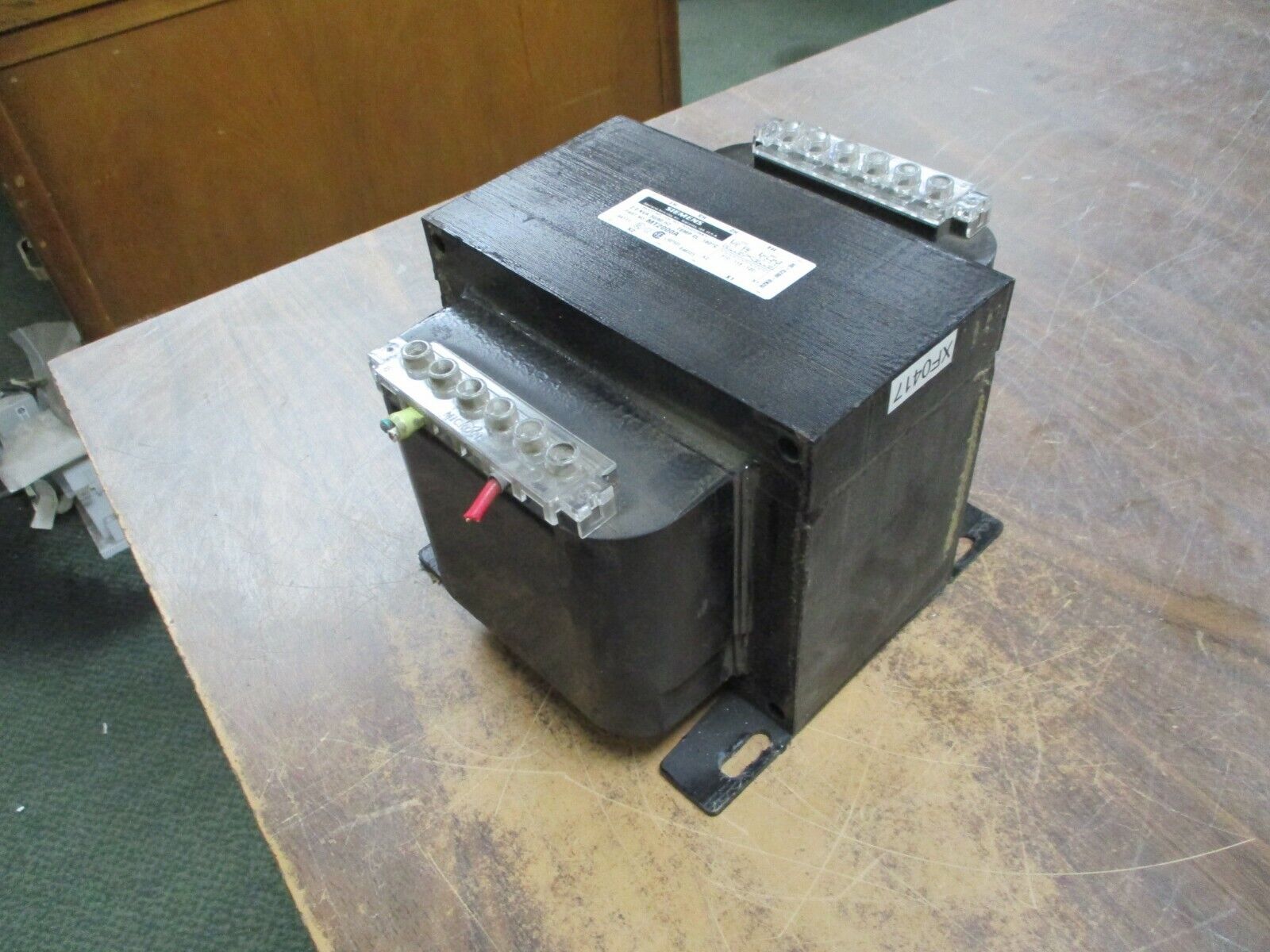 Siemens Transformer MT2000A 2.0KVA Pri: 240/480V Sec: 120V 50/60Hz Used