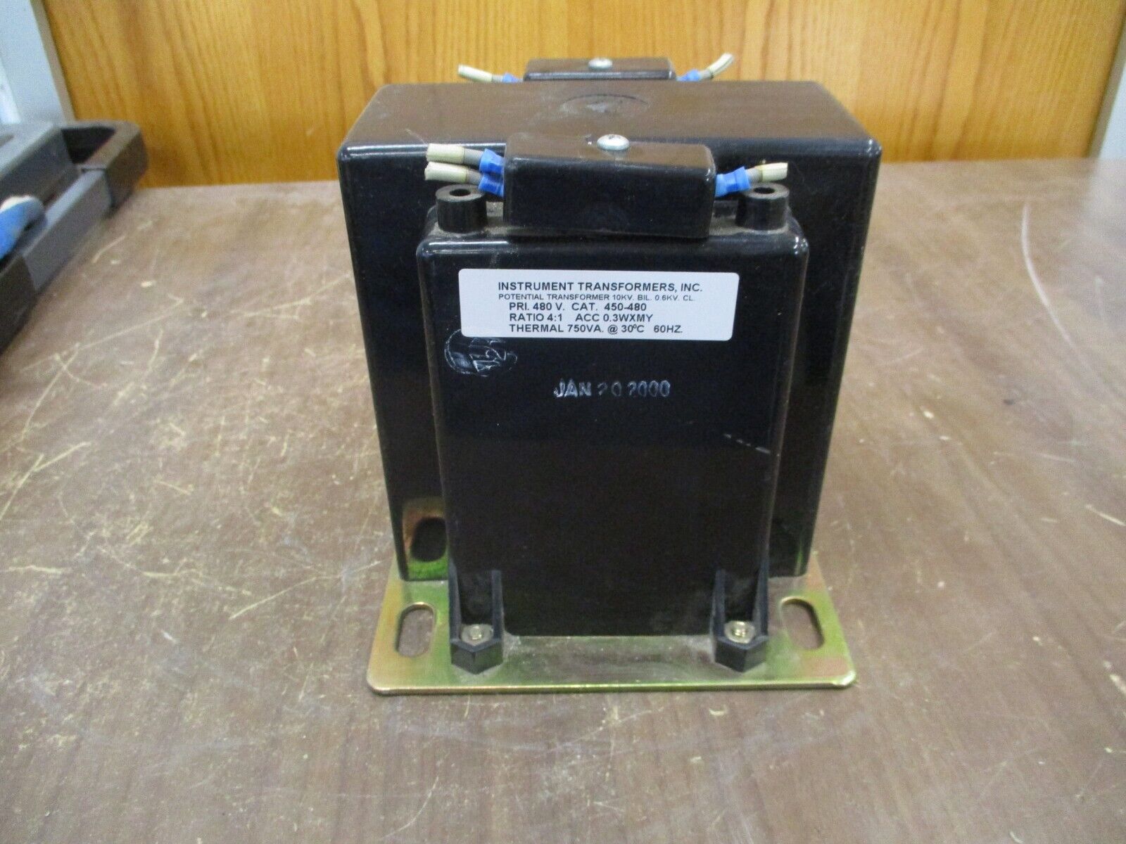 Instrument Transformers Potential Transformer 450-480 10KV BIL Pri: 480V Used