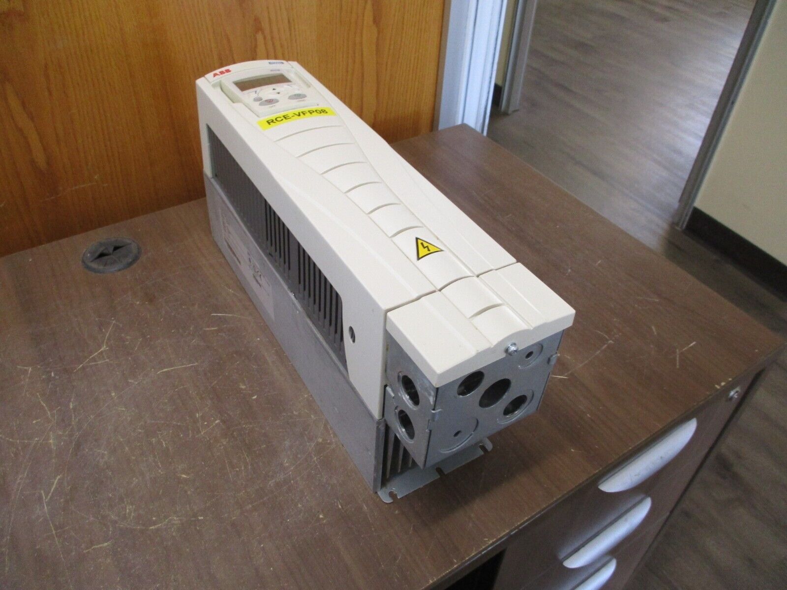 ABB ACH550 AC Drive ACH550-UH-023A-4 15HP 3Ph w/ Keypad Used