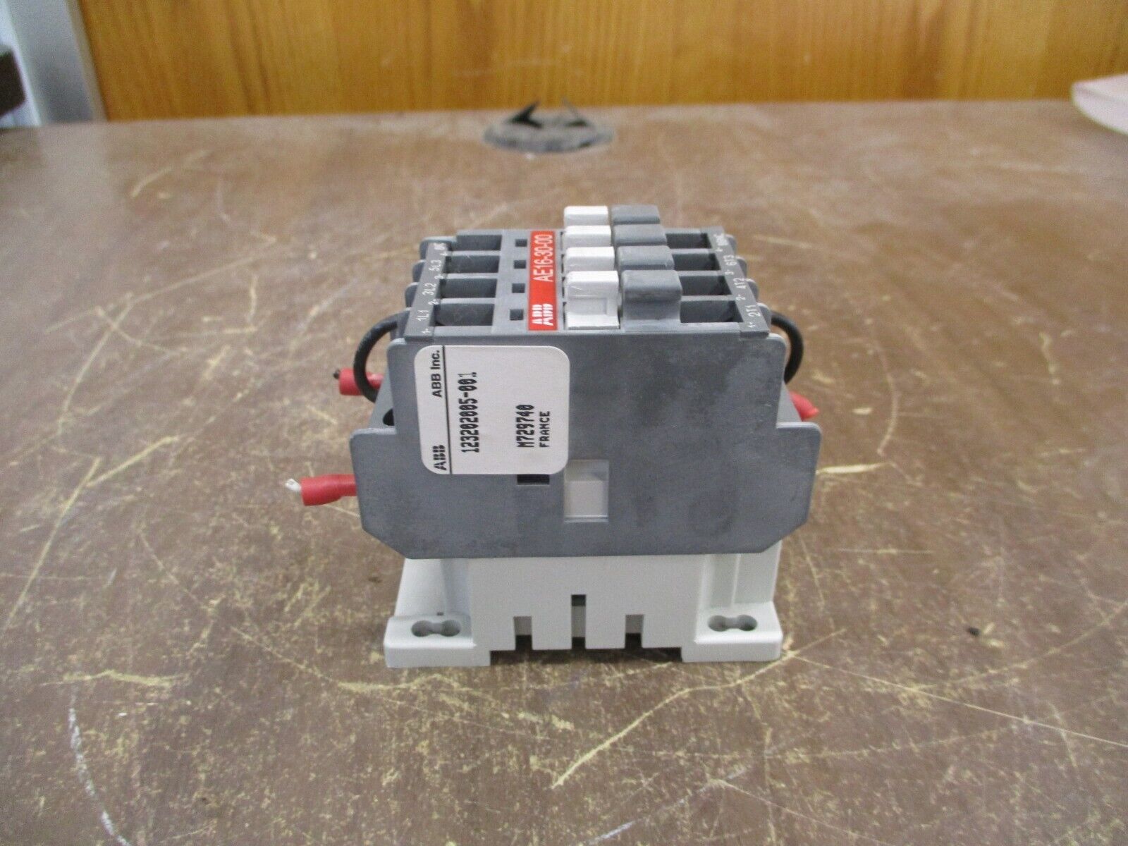 ABB Contactor AE16-30-00 24VDC Coil *Chipped Corner* Used