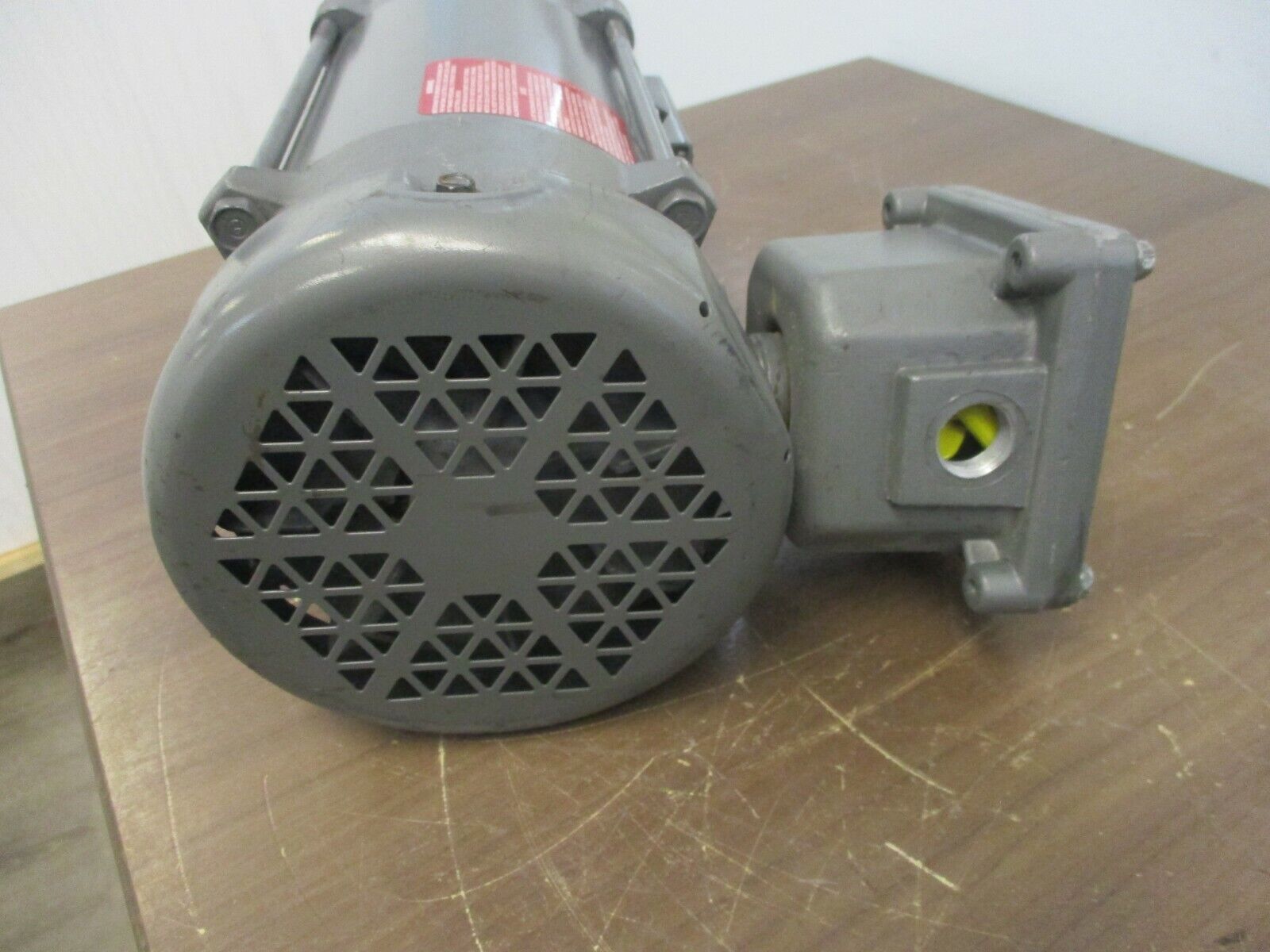 Baldor AC Motor VM7002A .33HP 1800RPM FR: 56T 208-230/460V 1.8-1.6/.8A 3Ph 60Hz