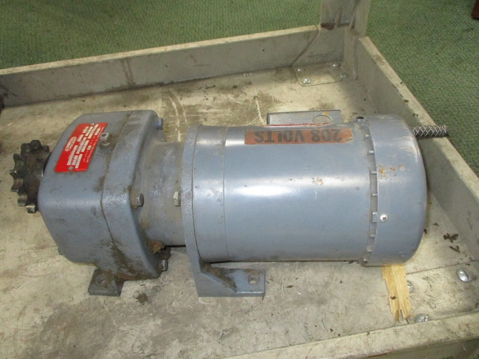 Dayton Motor W/ Gear 2N916L 1/2HP 1725/1425RPM Fr: F56C 208-220/440V 2-2/1A Used