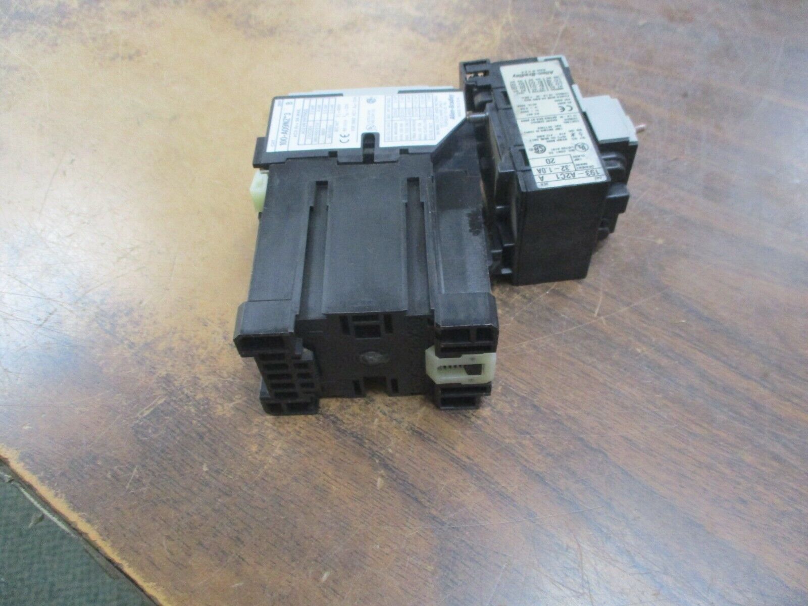 Allen-Bradley Starter 100-A09NZ*3/193-A2C1 24VDC Coil 9A 600V Trip: 0.32-1.0A