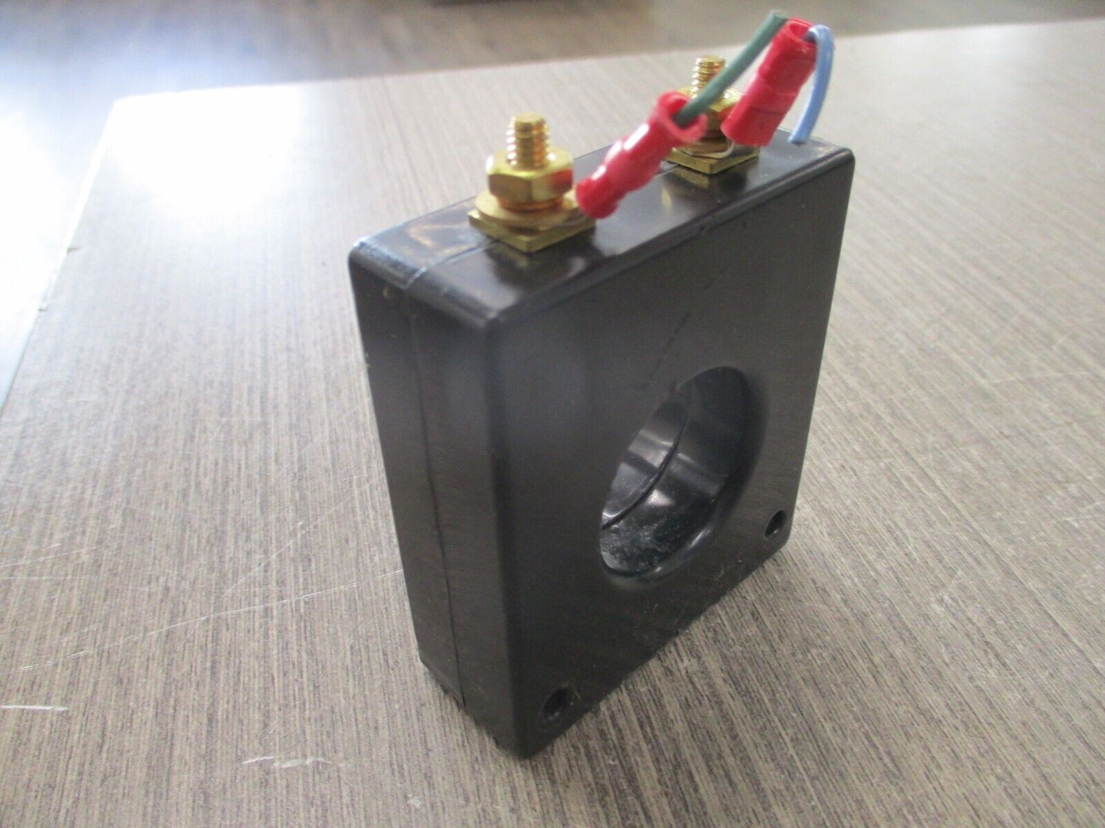 Tyco/Crompton Current Transformer 2SHT-401-0.1 600V 50-400Hz 10kv BIL Used