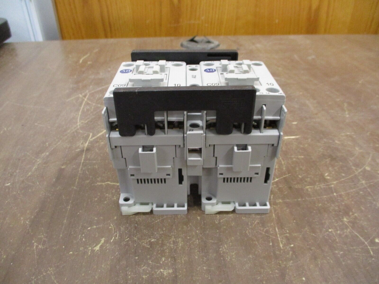 Allen-Bradley Reversing Contactor 104-C09D22 Ser. B 120V Coil New Surplus