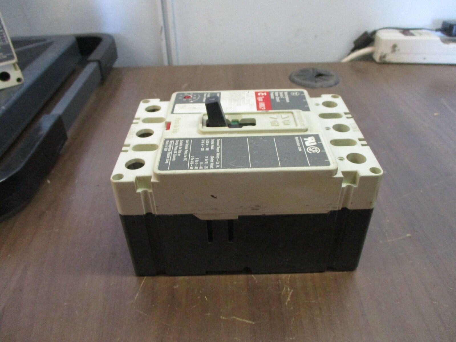 Westinghouse Circuit Breaker HMCP007C0 7A 600V 3P Used