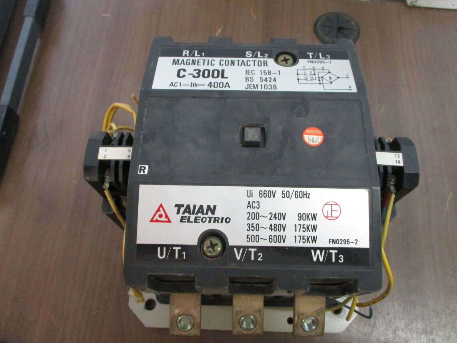 Taian Contactor C-300L 400A 600V 50/60Hz Used