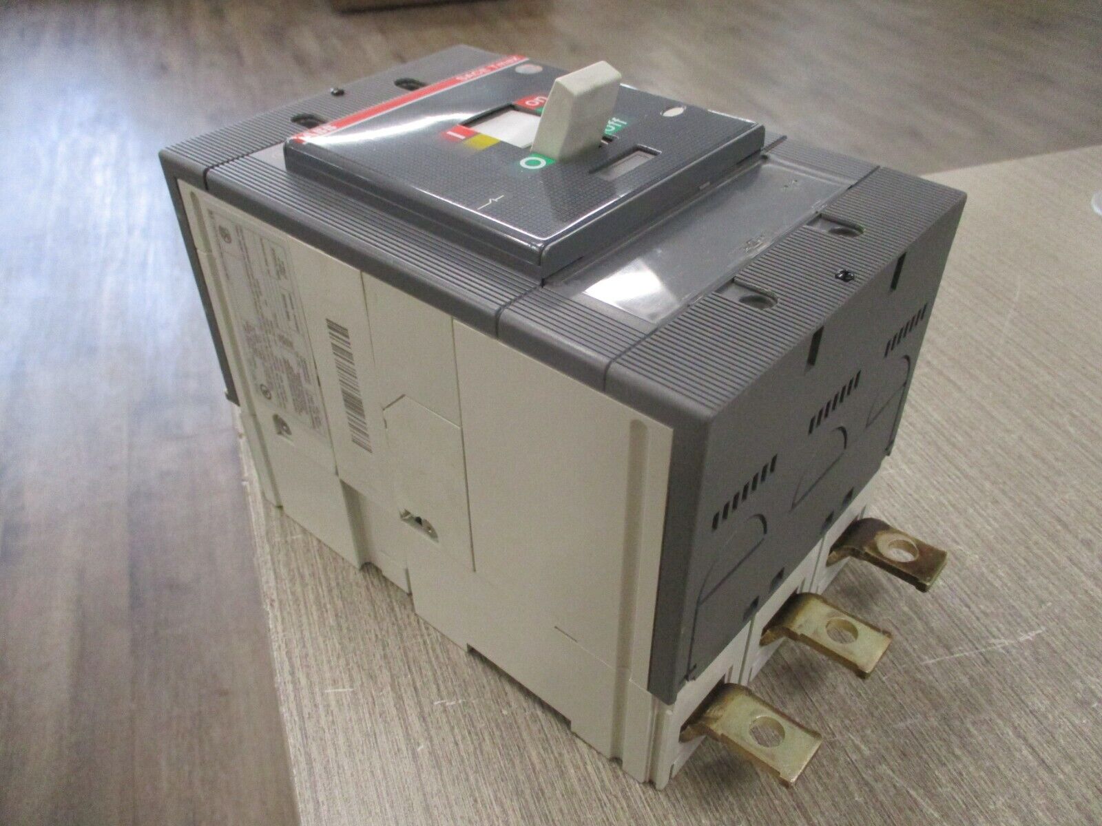 ABB SACE Tmax Circuit Breaker T5H-D400 400A 600V 3P Used