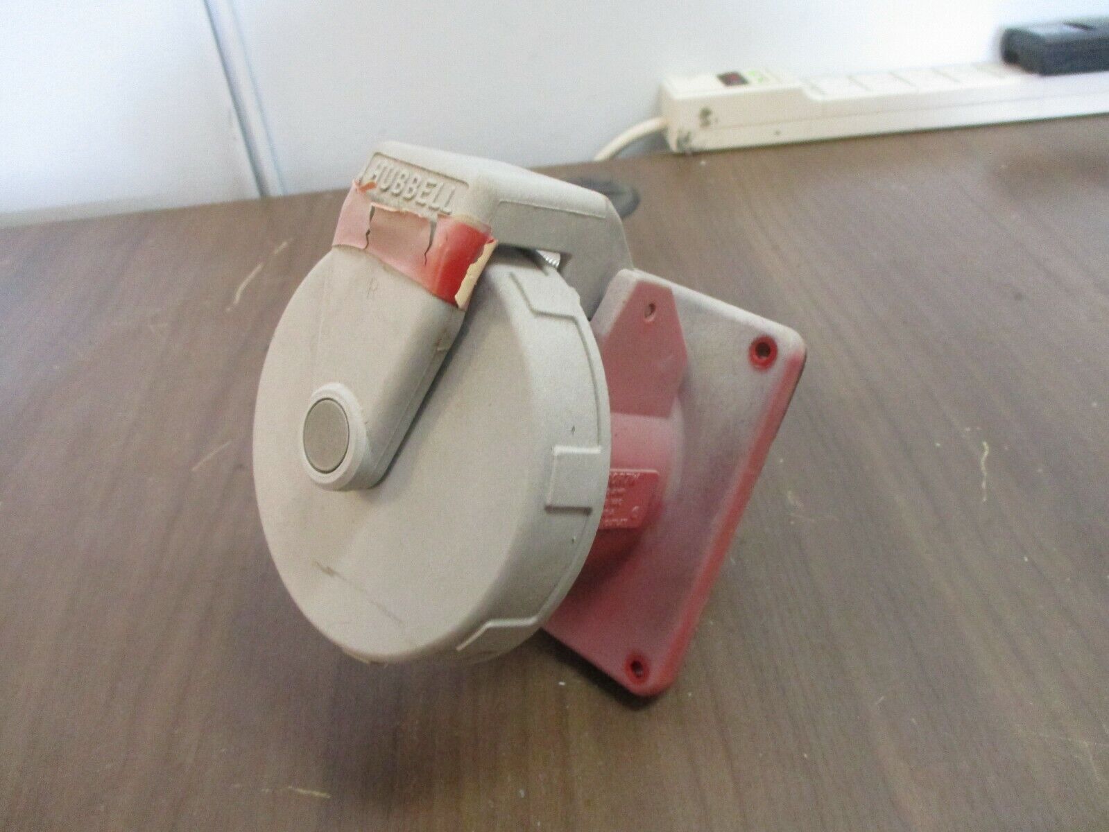 Hubbell Receptacle 360R7W 60A 480V Used