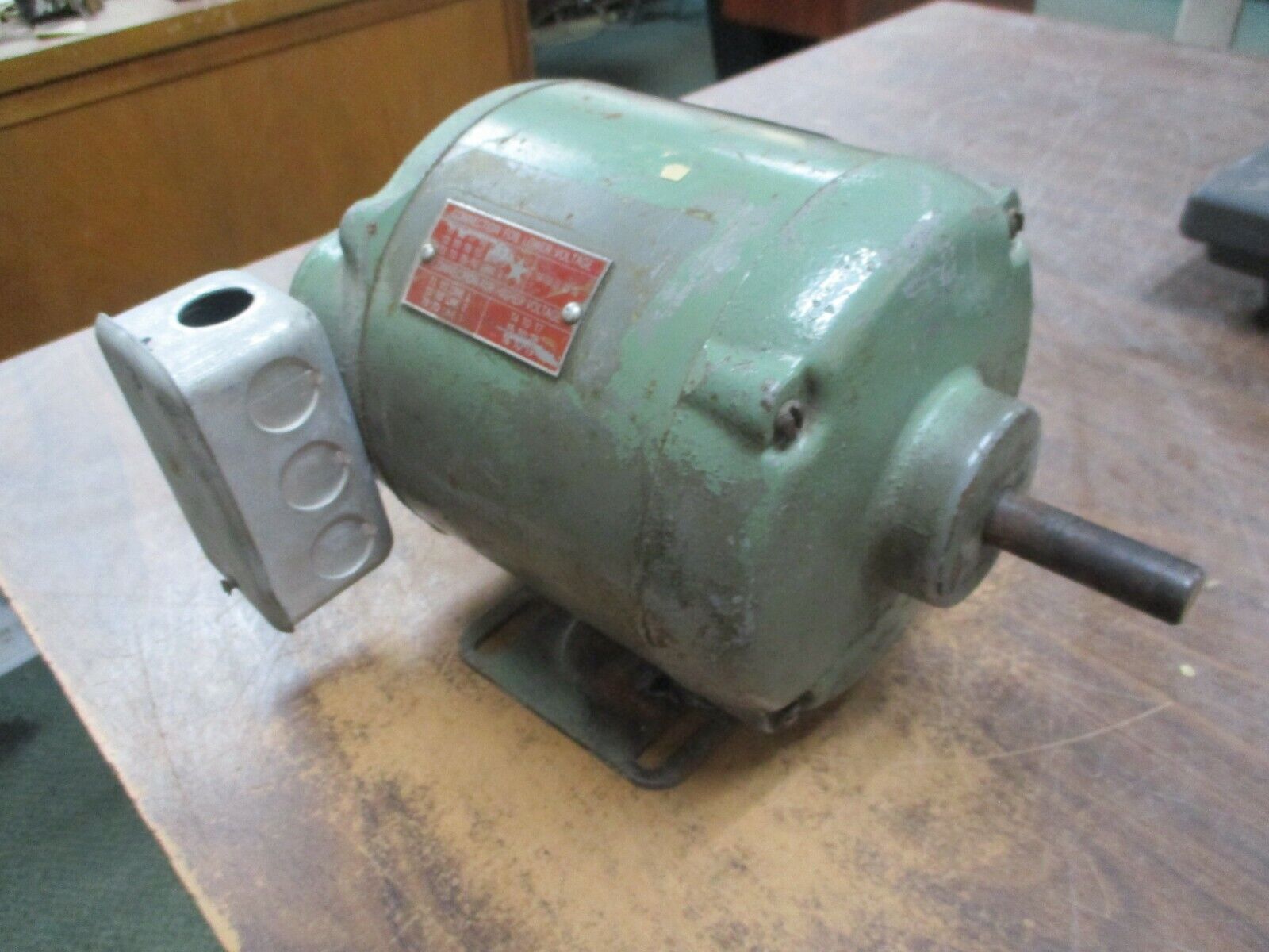 Delco AC Motor I 4057 1/3HP 1800RPM FR: 56 208/220/440V 1.24/.62A 3Ph Used