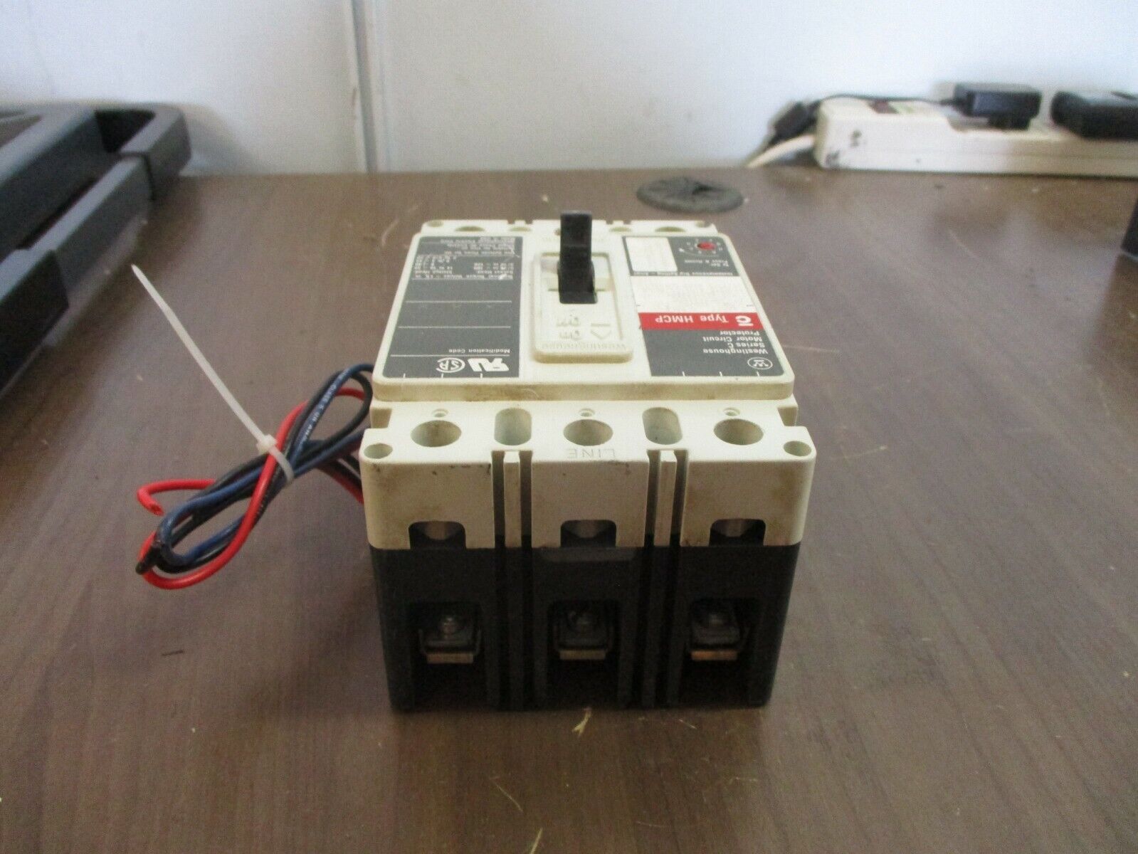 Westinghouse Circuit Breaker w/ Aux HMCP003A0C 3A 600V 3P Used