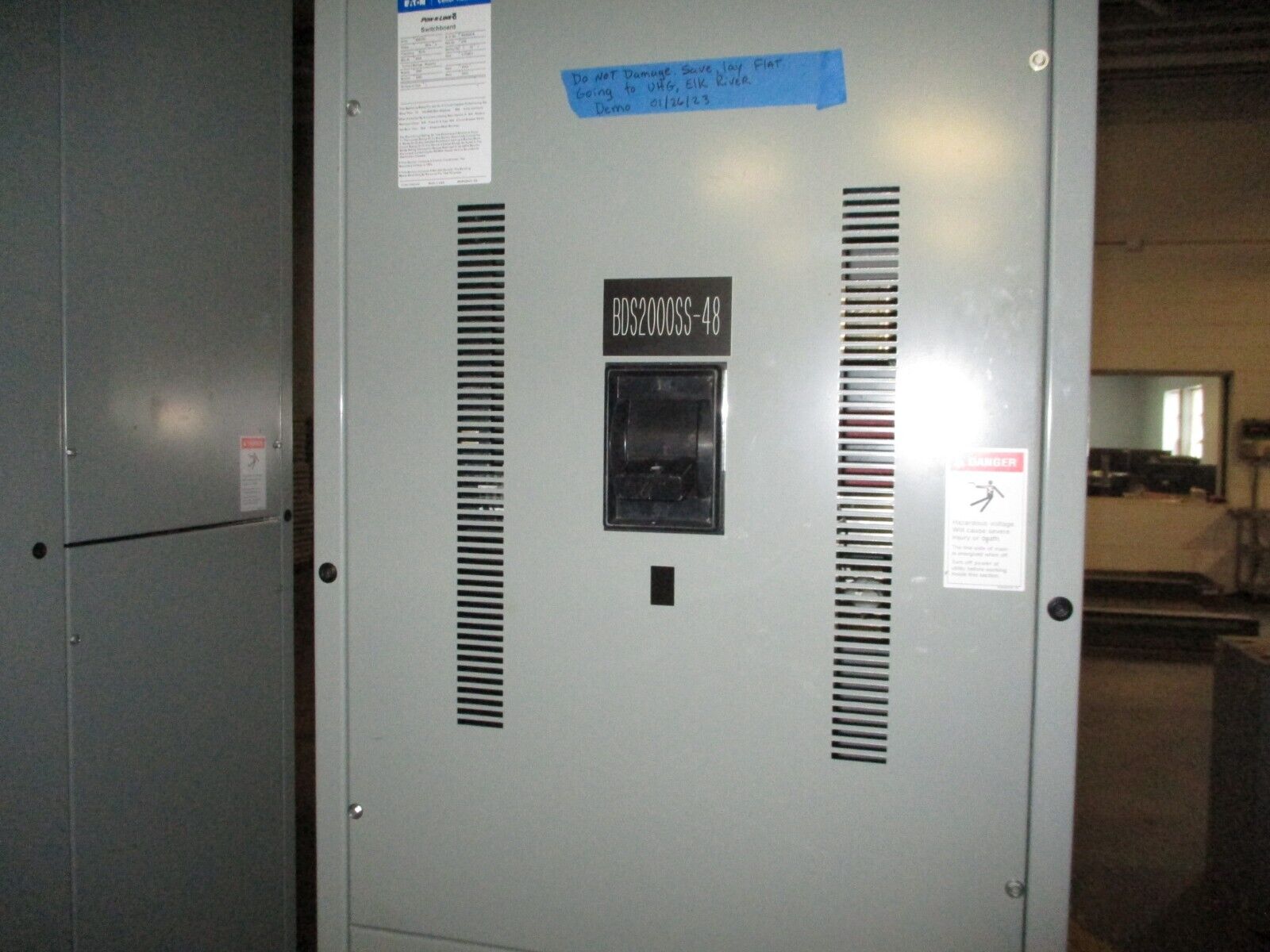 Cutler-Hammer Enclosed DC Circuit Breaker 1369D04G02 2000A 600VDC Used