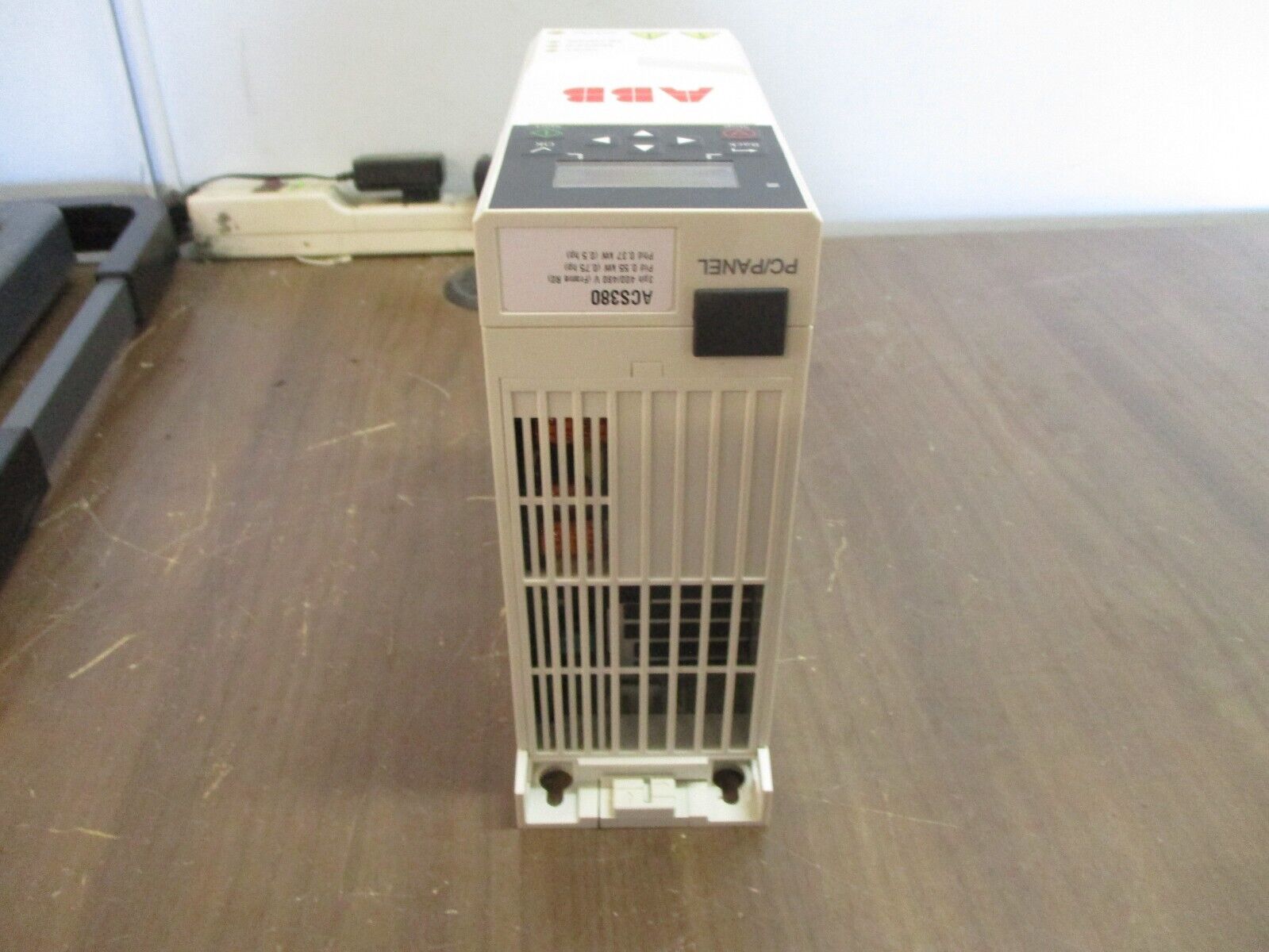 ABB ACS380 AC Drive ACS380-040C-01A8-4+K475 0.75HP 3Ph New Takeout