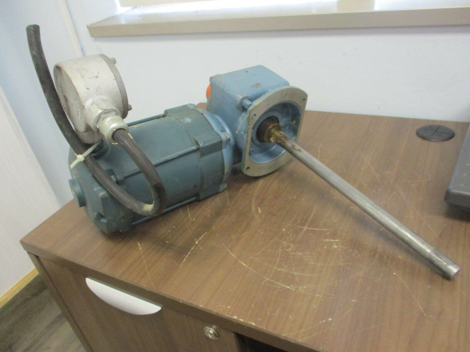 Reliance Electric AC Gearmotor P48G2406S-VA 1/4HP 1800RPM FR: L48Y 230/460V Used