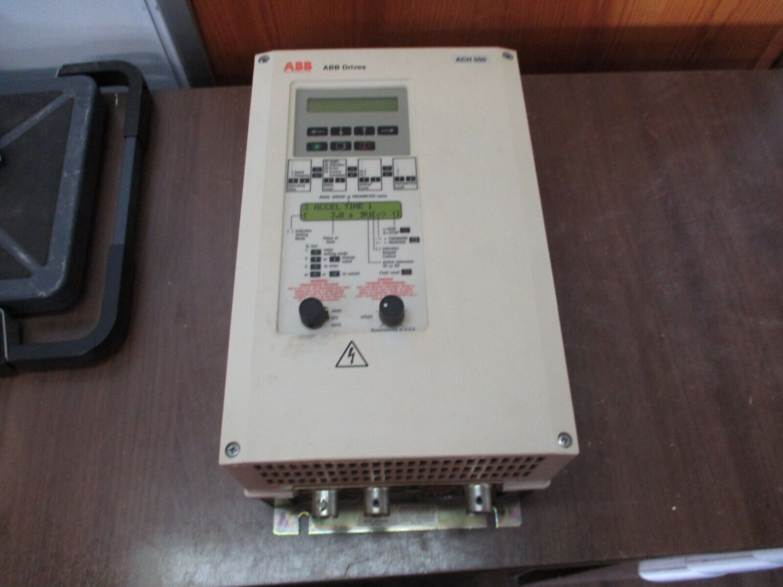 ABB ACH501 AC Drive ACH501-015-4-00P2 480V 15HP 3PH Used