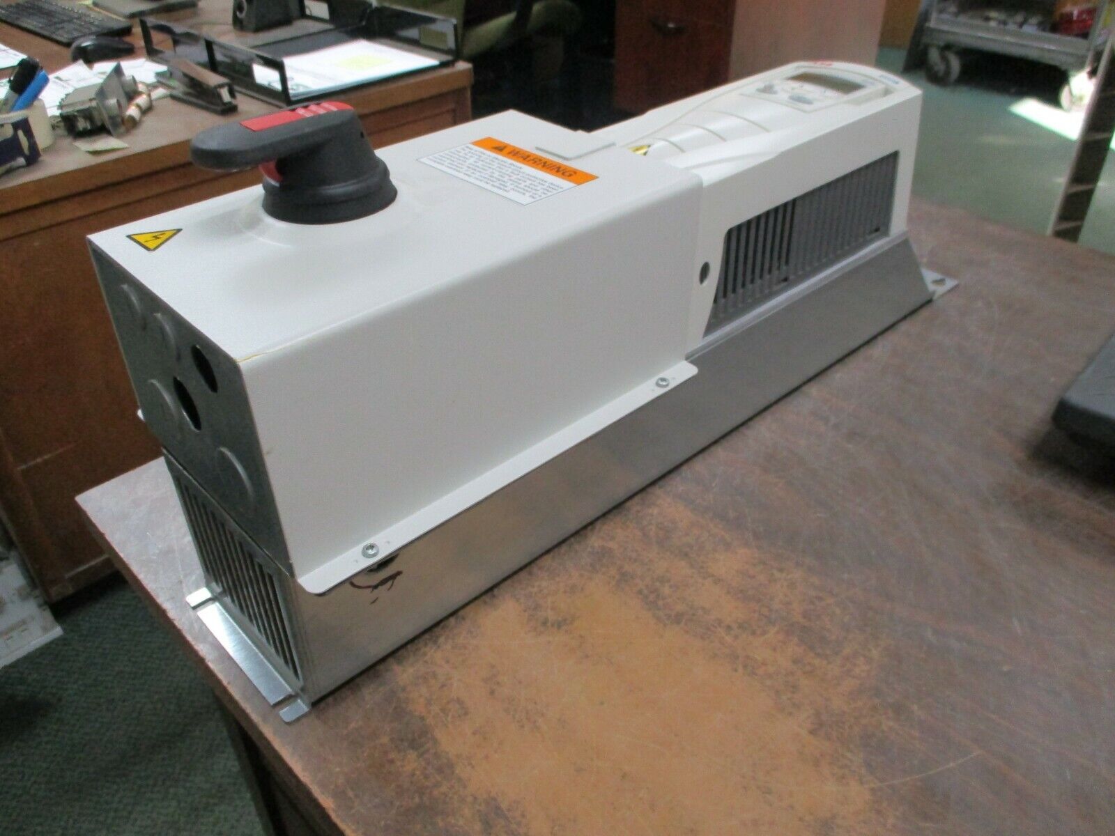 ABB ACH550 AC Drive w/ Disconnect ACH550-PDR-017A-2 5HP 3Ph Used