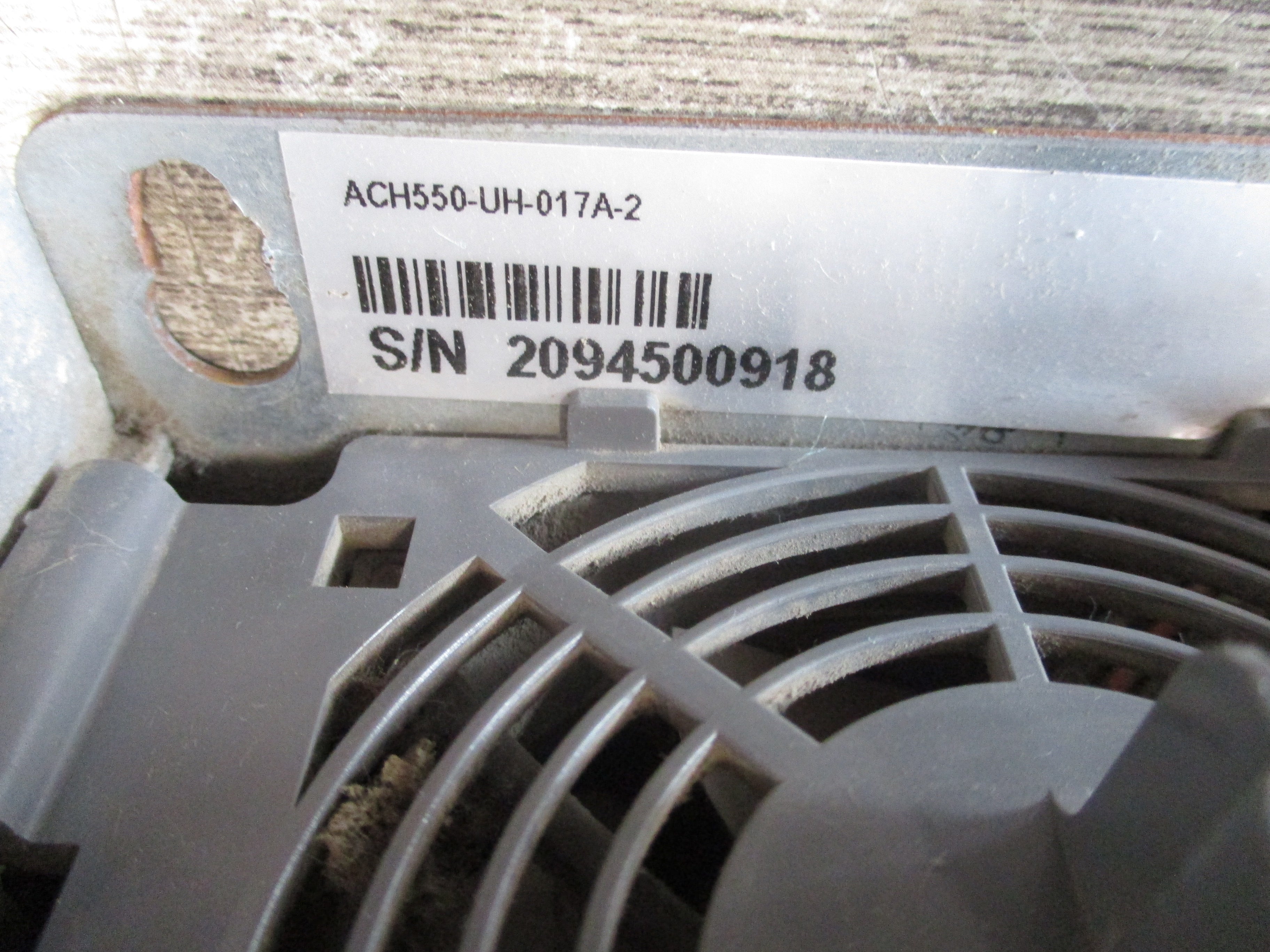 ABB ACH550 AC Drive ACH550-UH-017A-2 5HP/2HP Input: 3PH 48-63HZ 208-240VAC 17A / 1PH 4-63Hz 208-240VAC 16.7A Output: 3PH 0-500Hz 0-U1VAC 16.7A / 3PH 0-U1VAC 6.8A W/Keypad Used