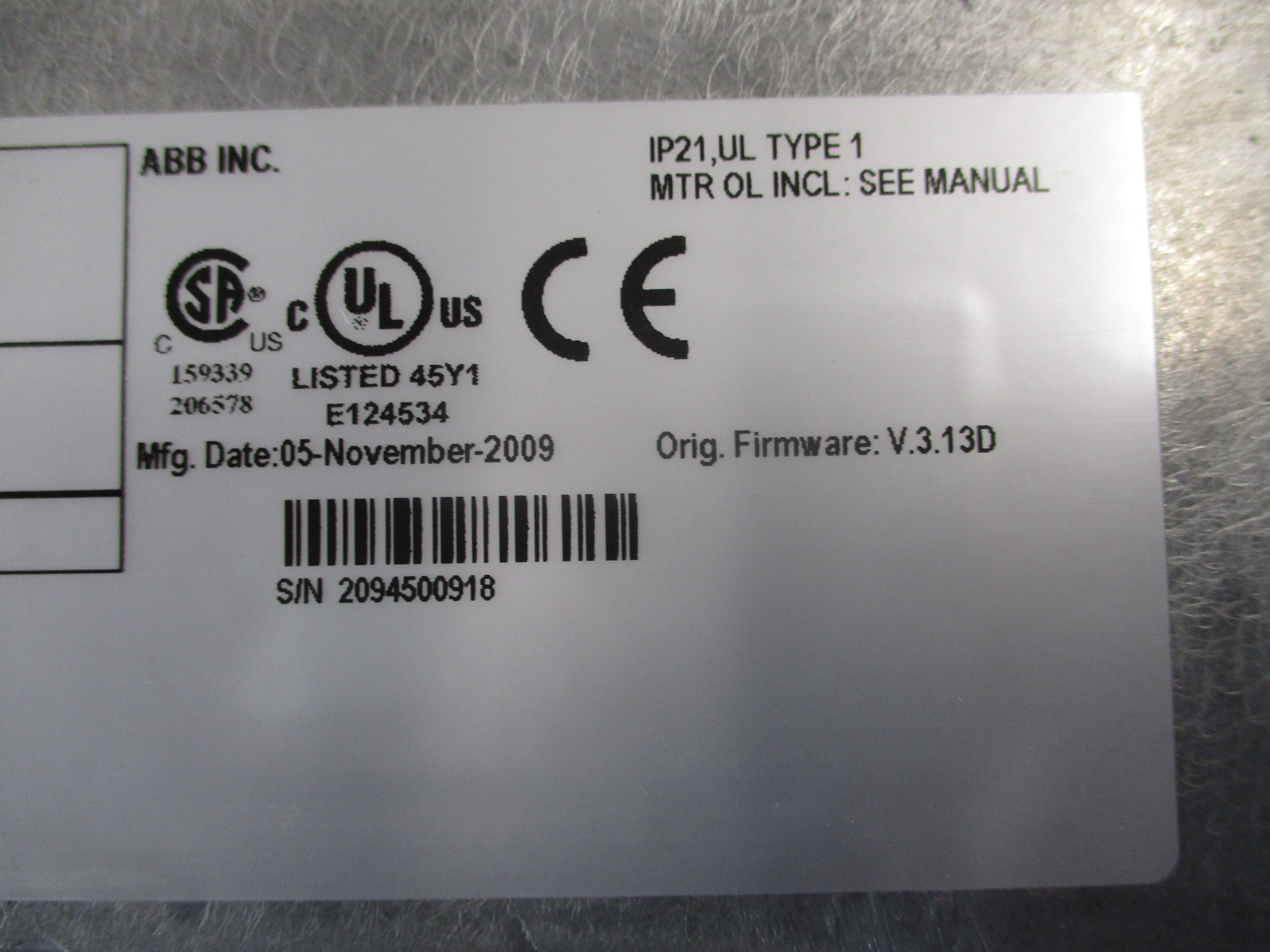 ABB ACH550 AC Drive ACH550-UH-017A-2 5HP/2HP Input: 3PH 48-63HZ 208-240VAC 17A / 1PH 4-63Hz 208-240VAC 16.7A Output: 3PH 0-500Hz 0-U1VAC 16.7A / 3PH 0-U1VAC 6.8A W/Keypad Used