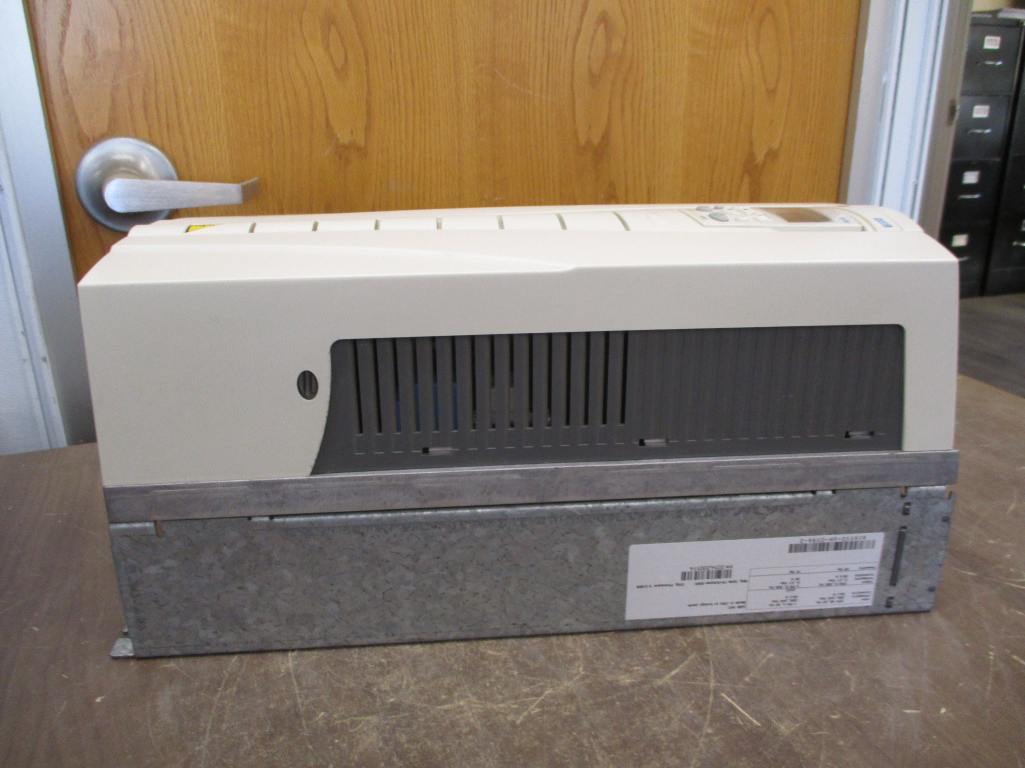 ABB ACH550 AC Drive ACH550-UH-059A-2 20HP / 10HP w/ Keypad Used