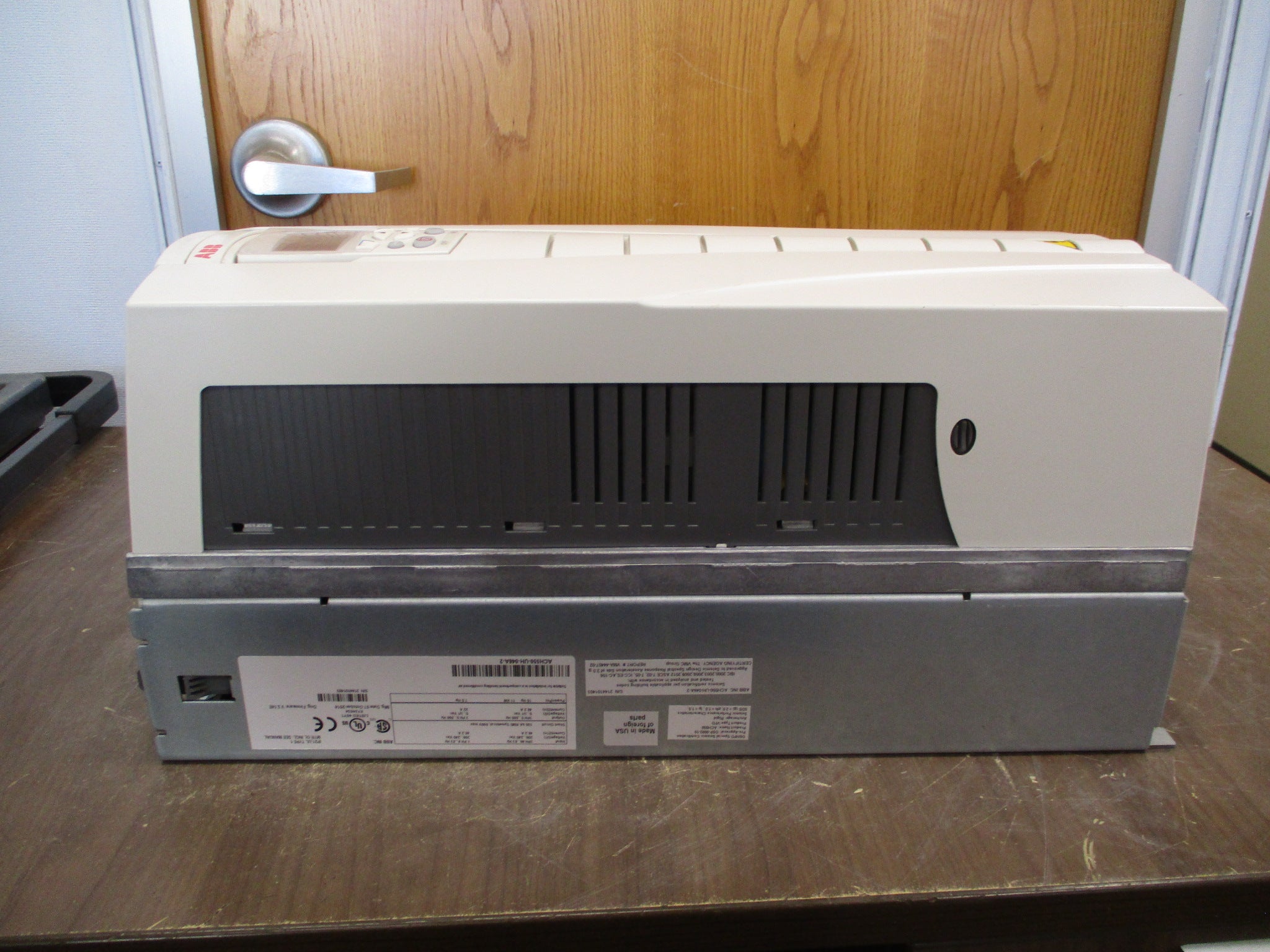 ABB ACH550 AC Drive ACH550-UH-046A-2 15HP/7.5HP w/ Keypad Used