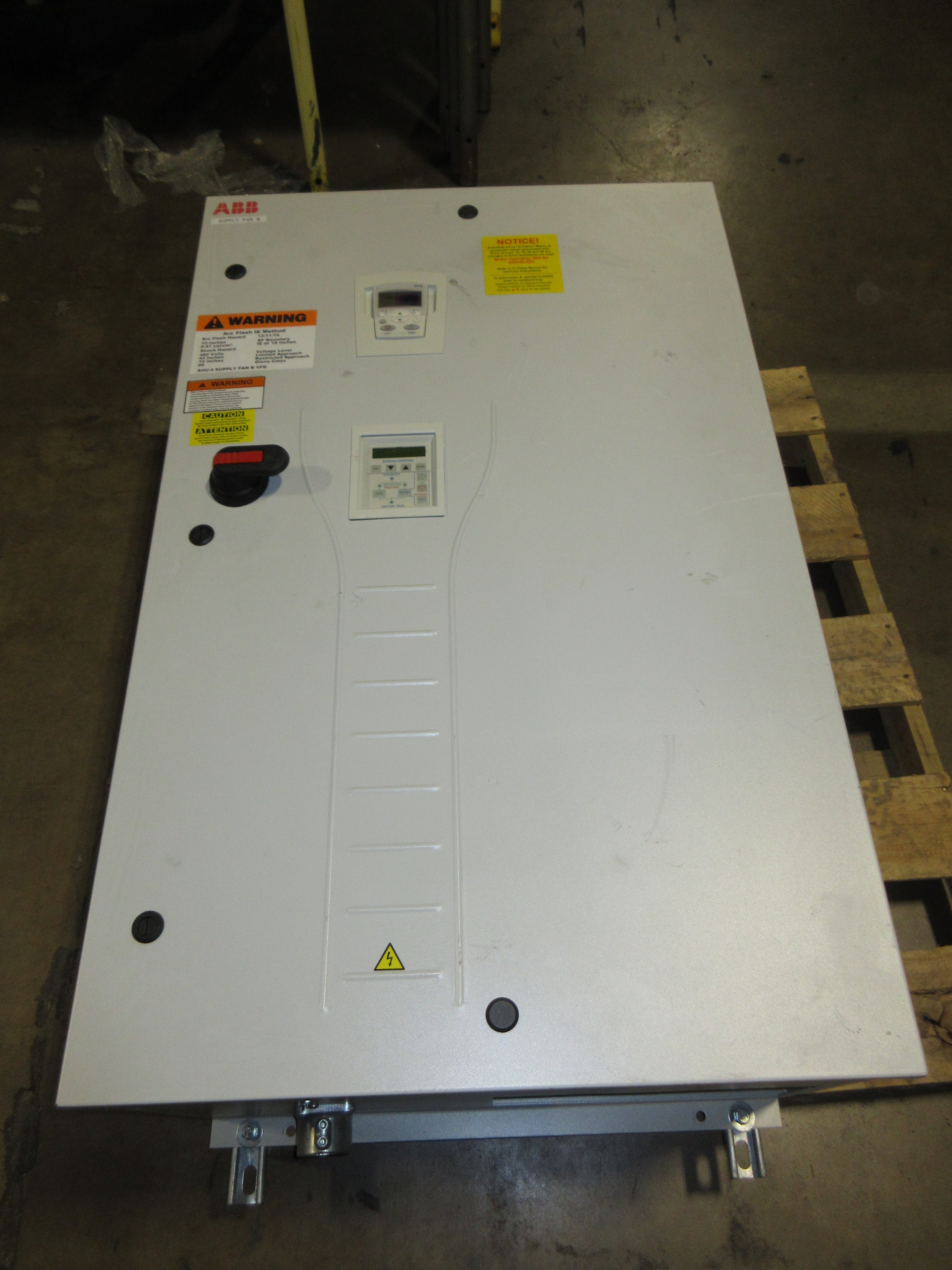 ABB ACH550 AC Drive w/ Bypass ACH550-BCR-097A-4+F267 75HP 3Ph Used