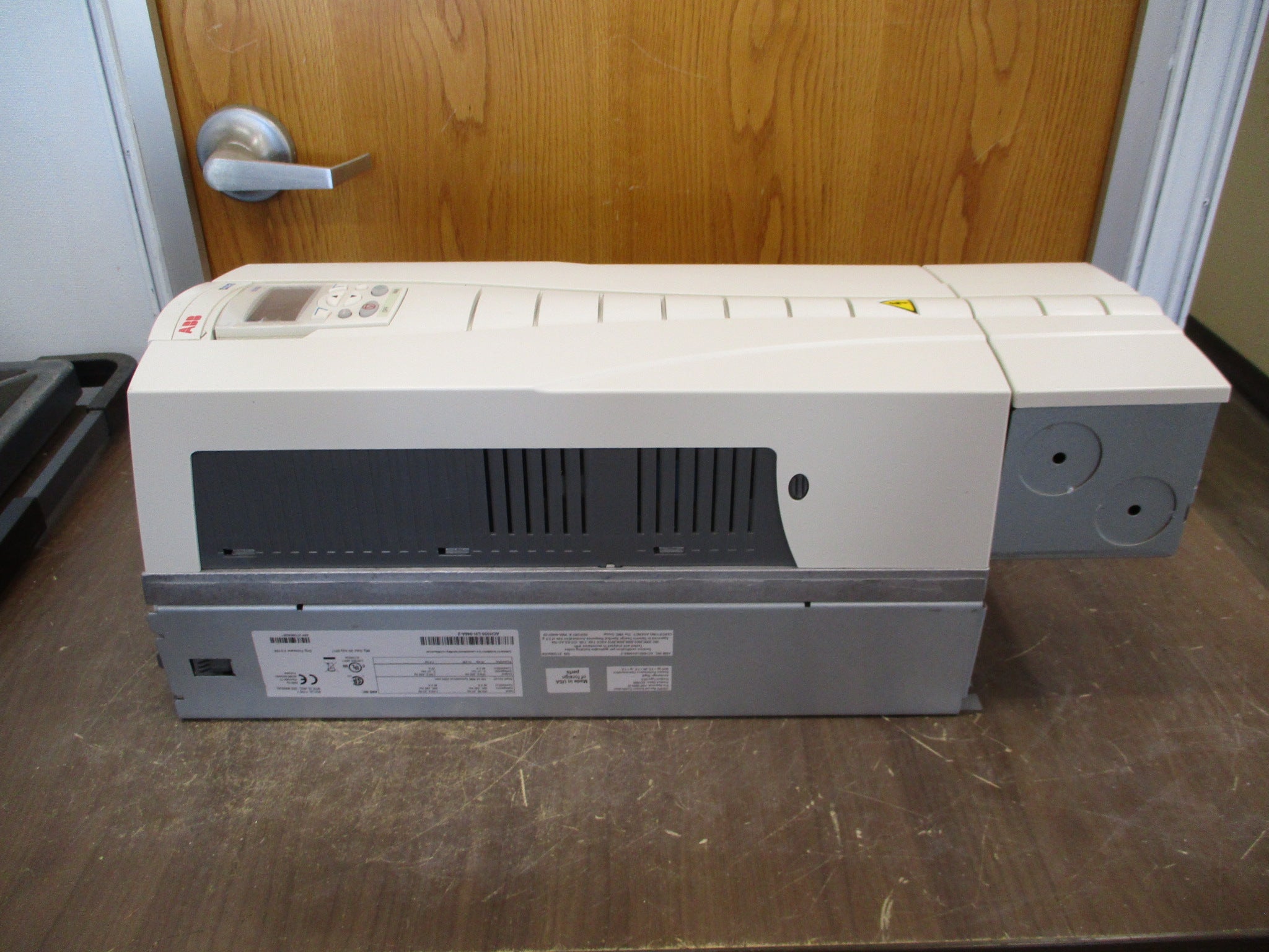 ABB ACH550 AC Drive ACH550-UH-046A-2 15HP/7.5HP w/ Keypad Used