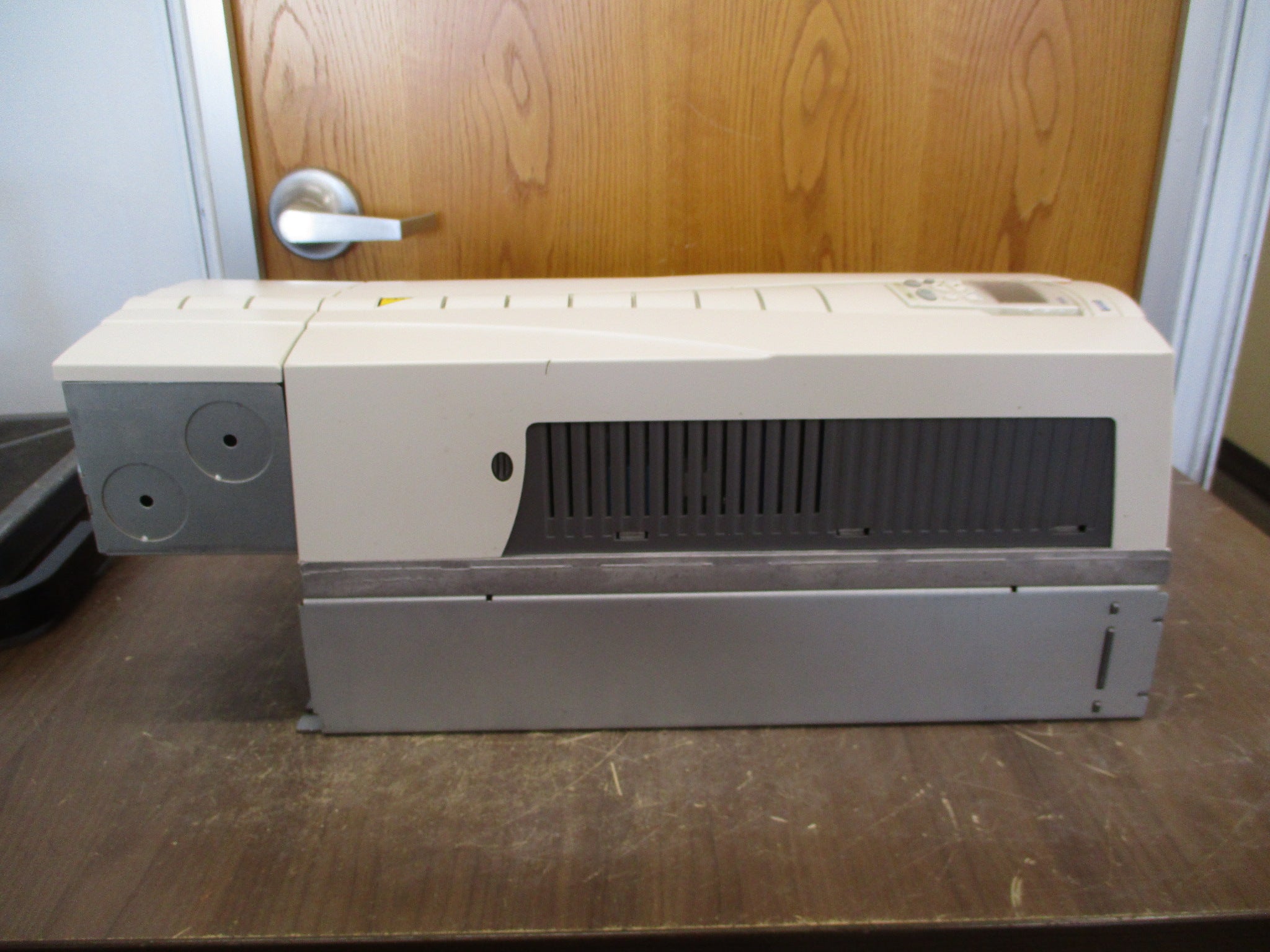 ABB ACH550 AC Drive ACH550-UH-046A-2 15HP/7.5HP w/ Keypad Used