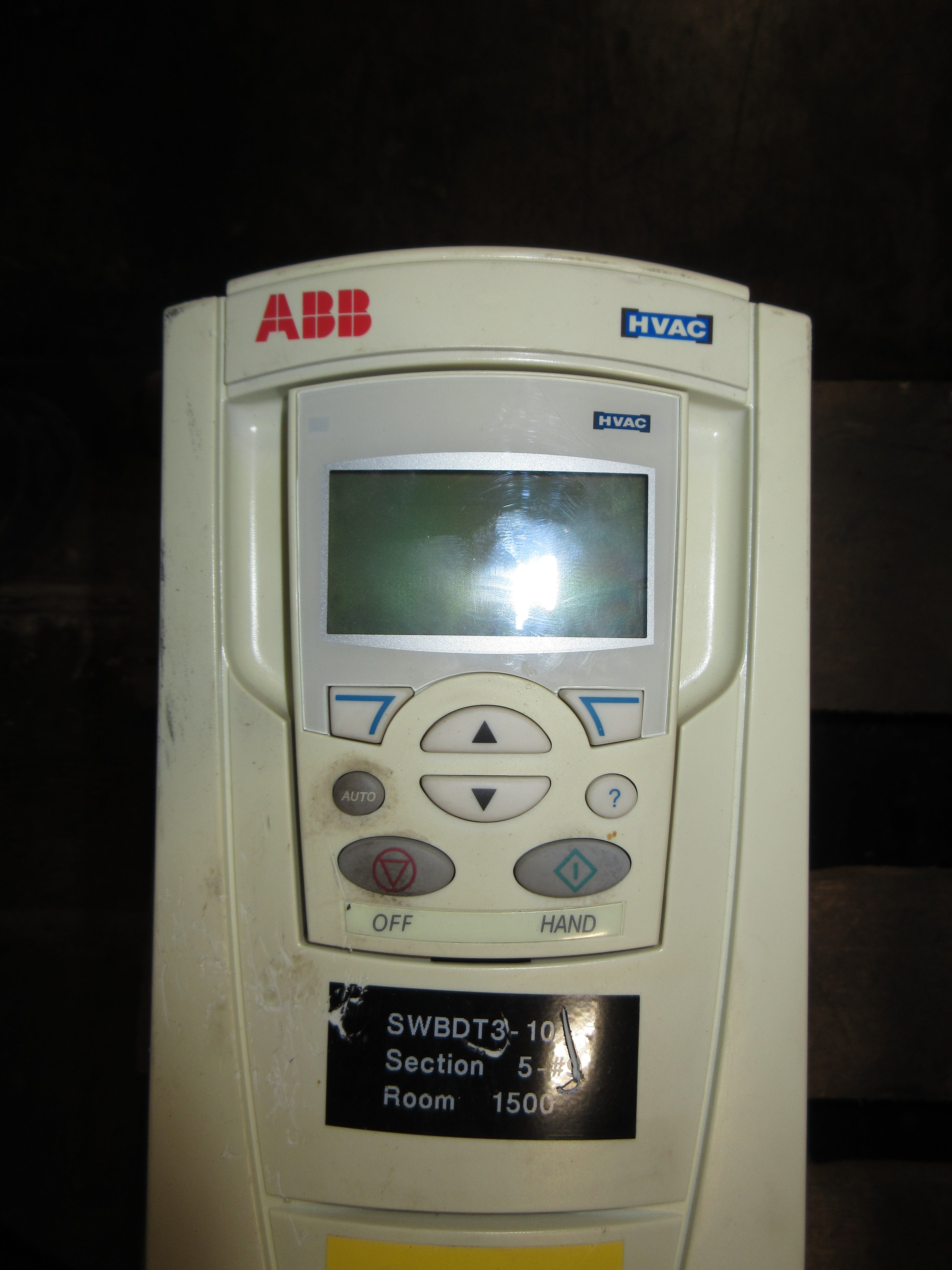 ABB ACH550 AC Drive w/ Bypass ACH550-VCR-024A-2+F267 7.5HP 3Ph w/ Keypad Used