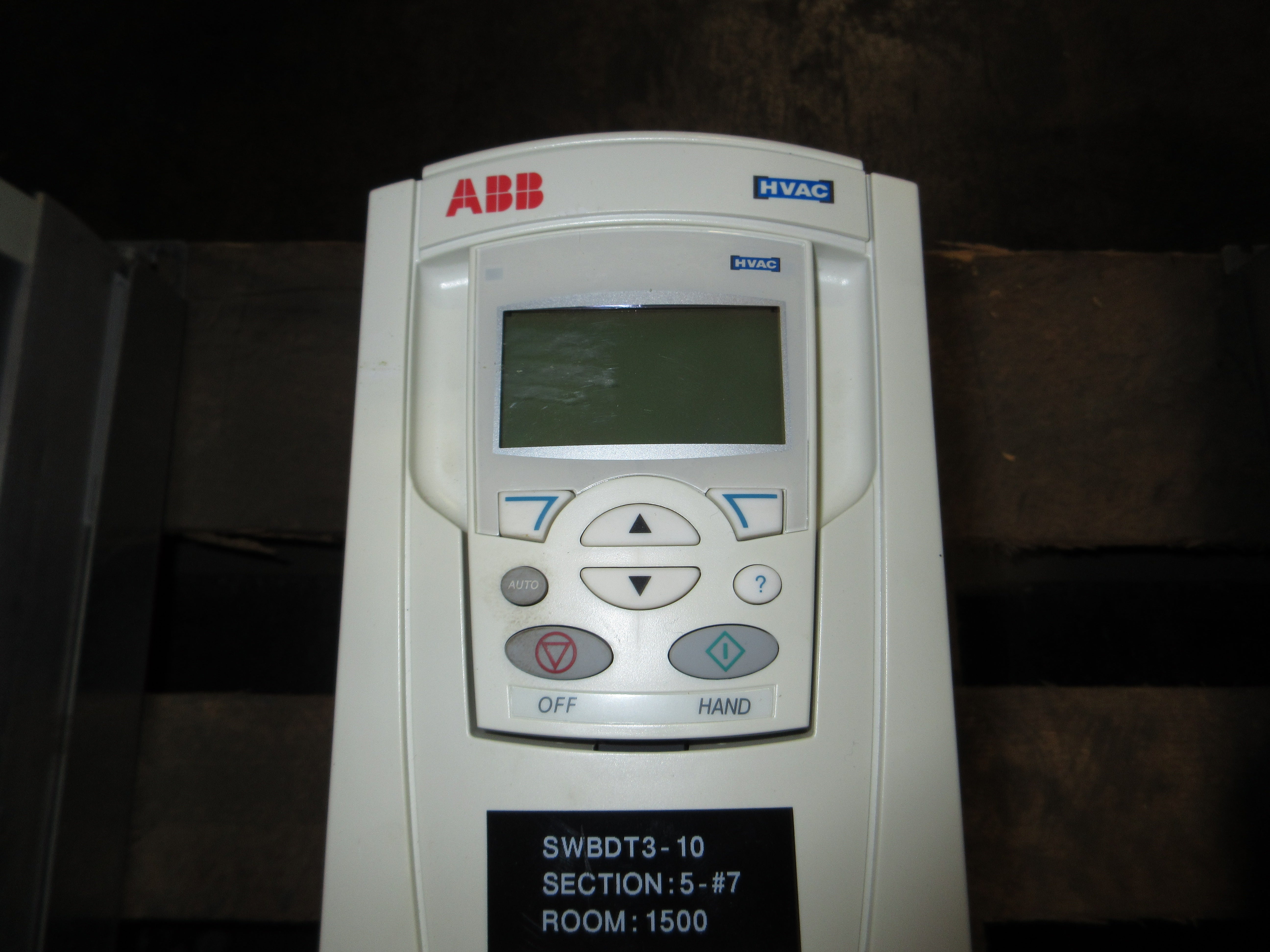 ABB ACH550 AC Drive w/ Bypass ACH550-VCR-024A-2+F267 7.5HP 3Ph w/ Keypad Used