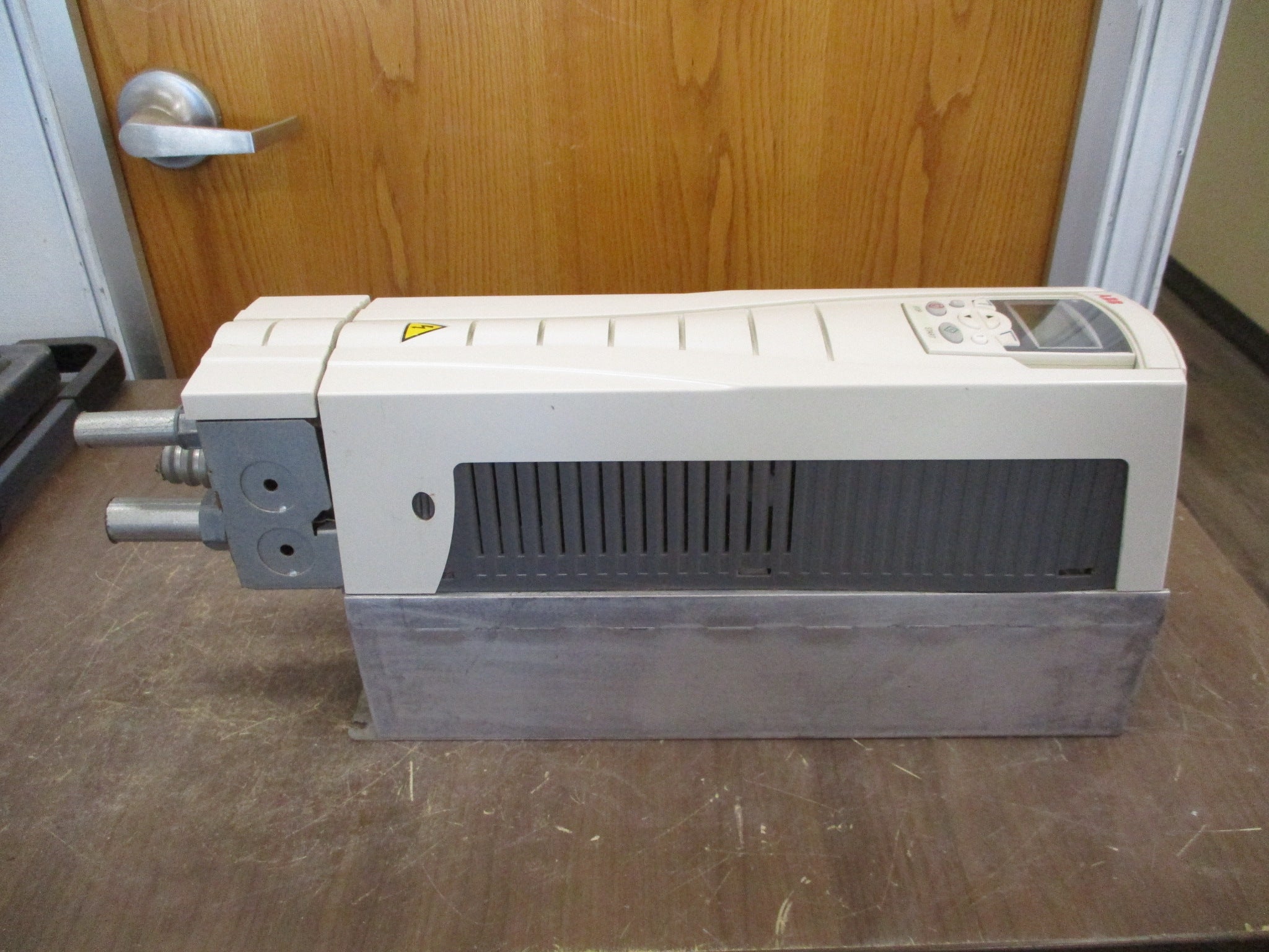 ABB ACS550 AC Drive ACS550-U1-024A-2 7.5HP / 3HP w/ Keypad Used