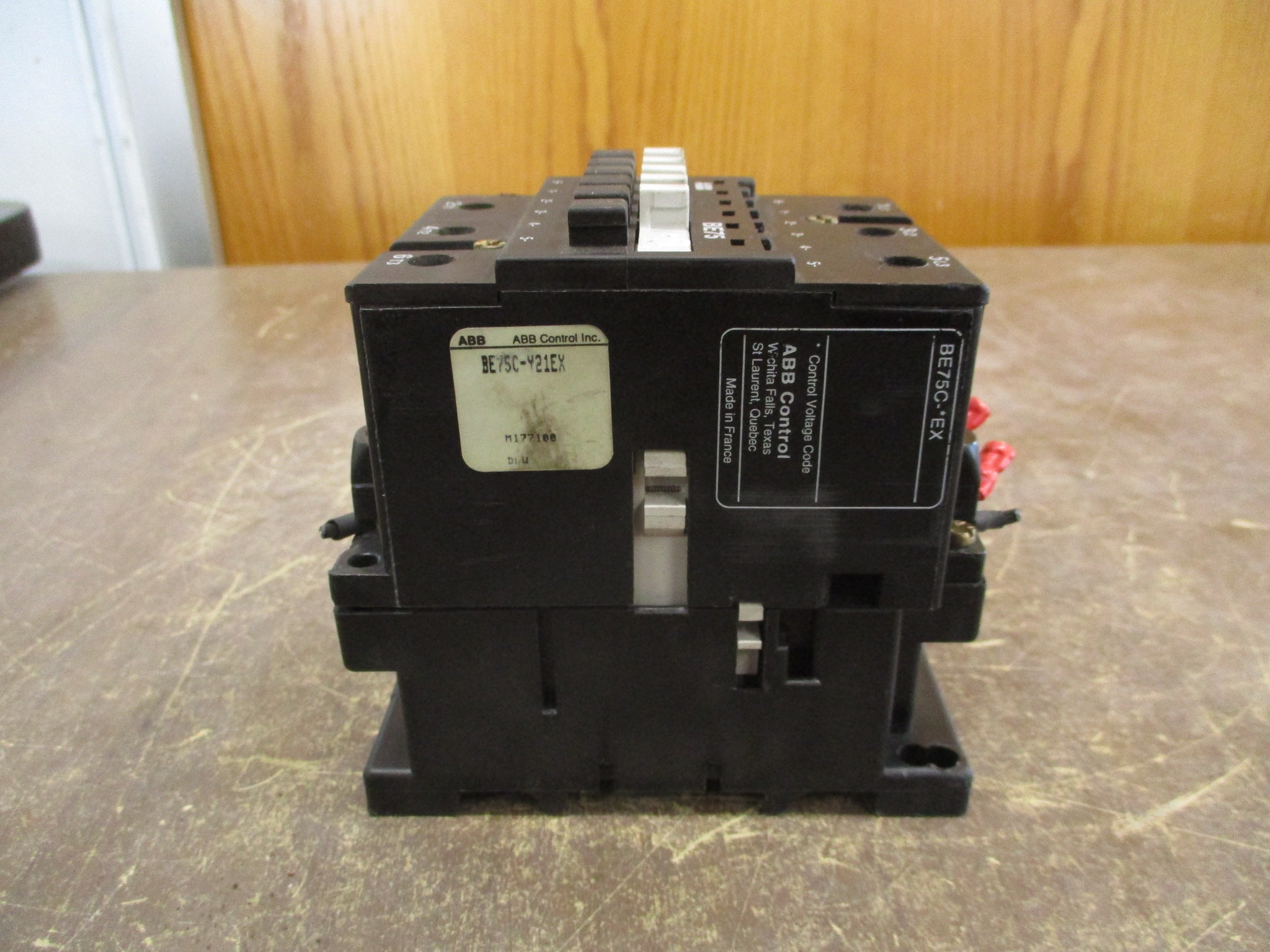 ABB Contactor BE75C-Y21EX 24VDC Coil *Chipped Reset* Used