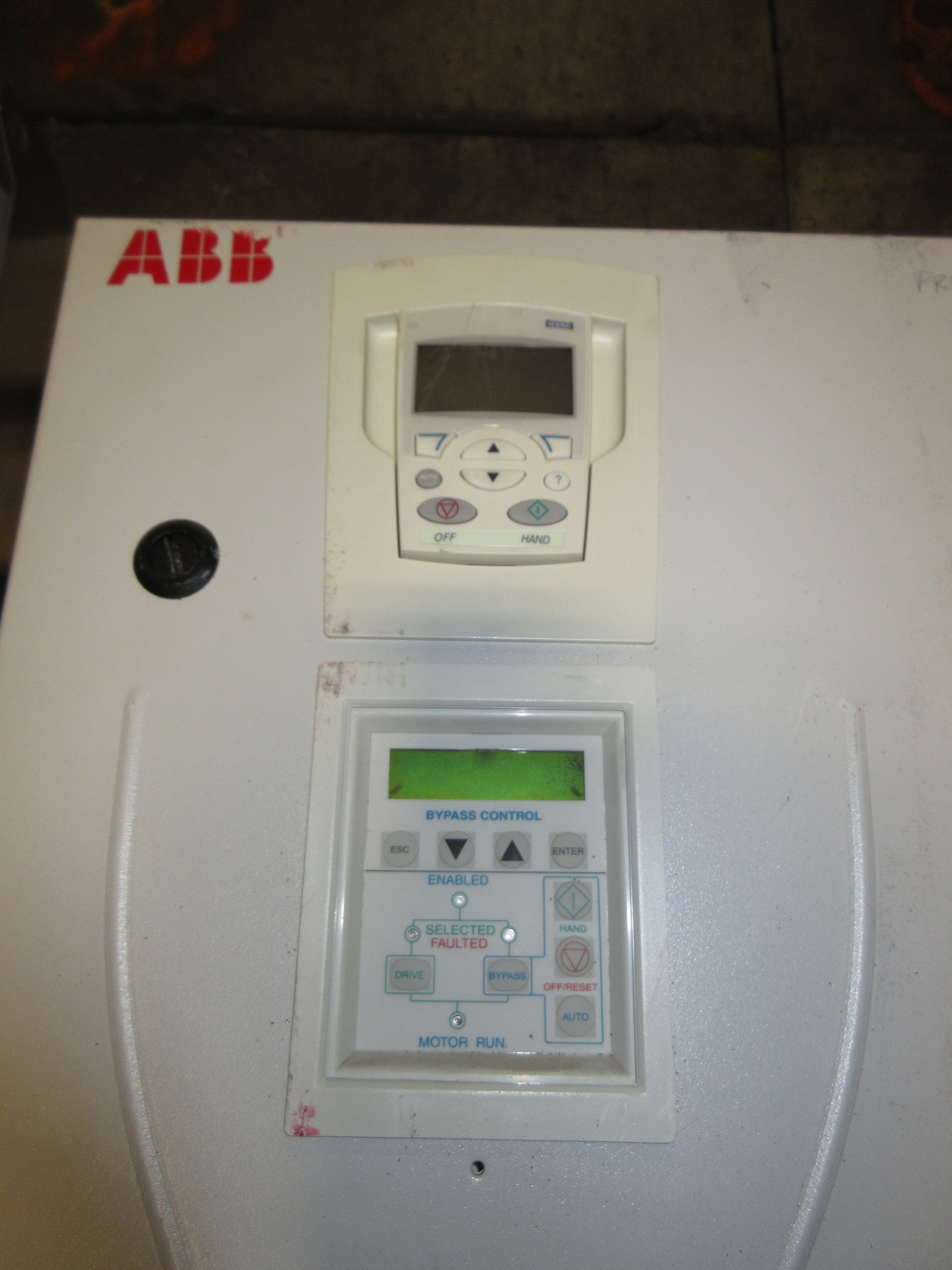 ABB ACH550 AC Drive w/ Bypass ACH550-BCR-012A-4+F267 7.5HP 3Ph w/ Keypad Used