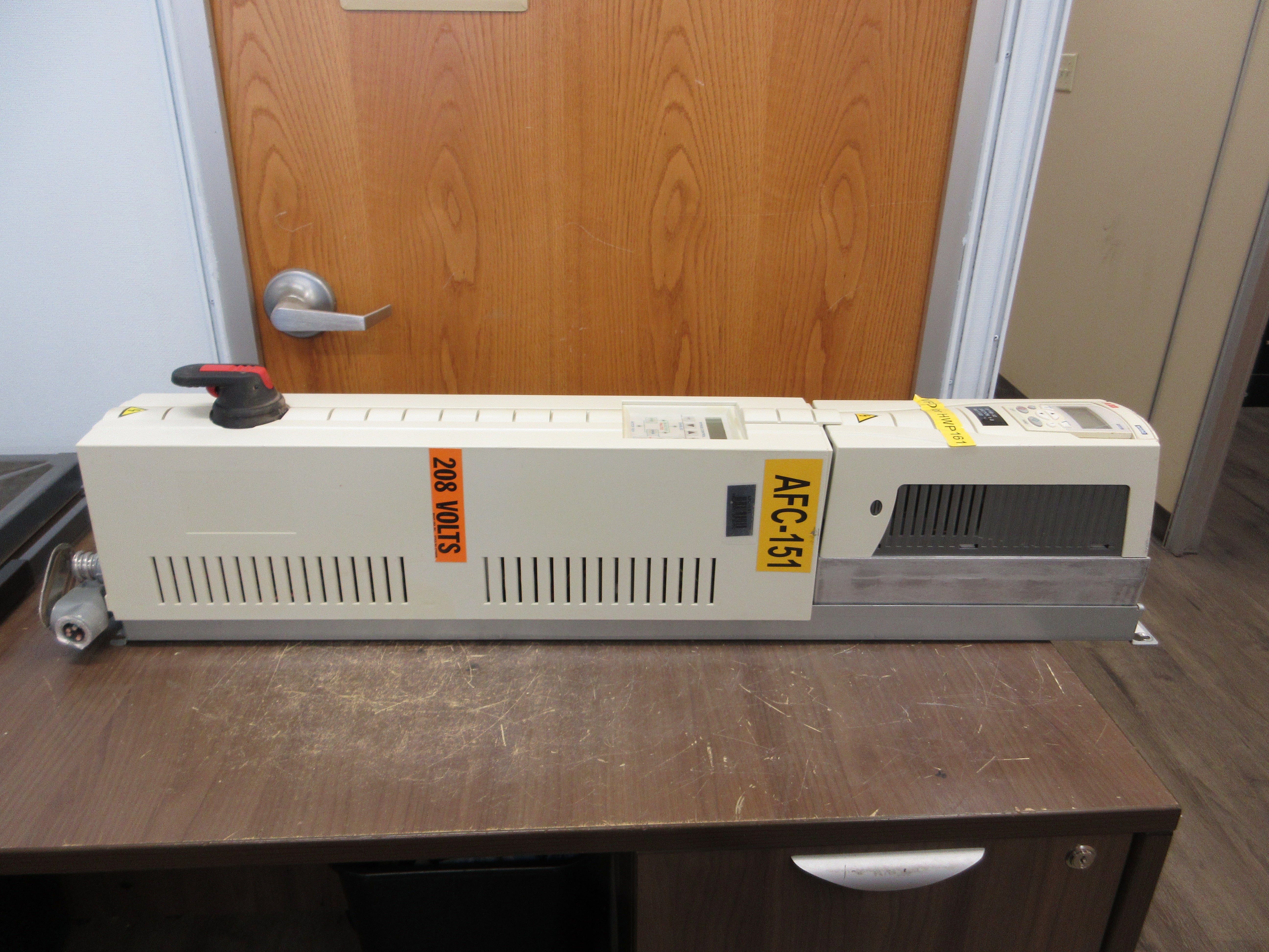 ABB ACH550 AC Drive w/ Bypass ACH550-VCR-017A-2+F267 5HP 3Ph w/ Keypad Used