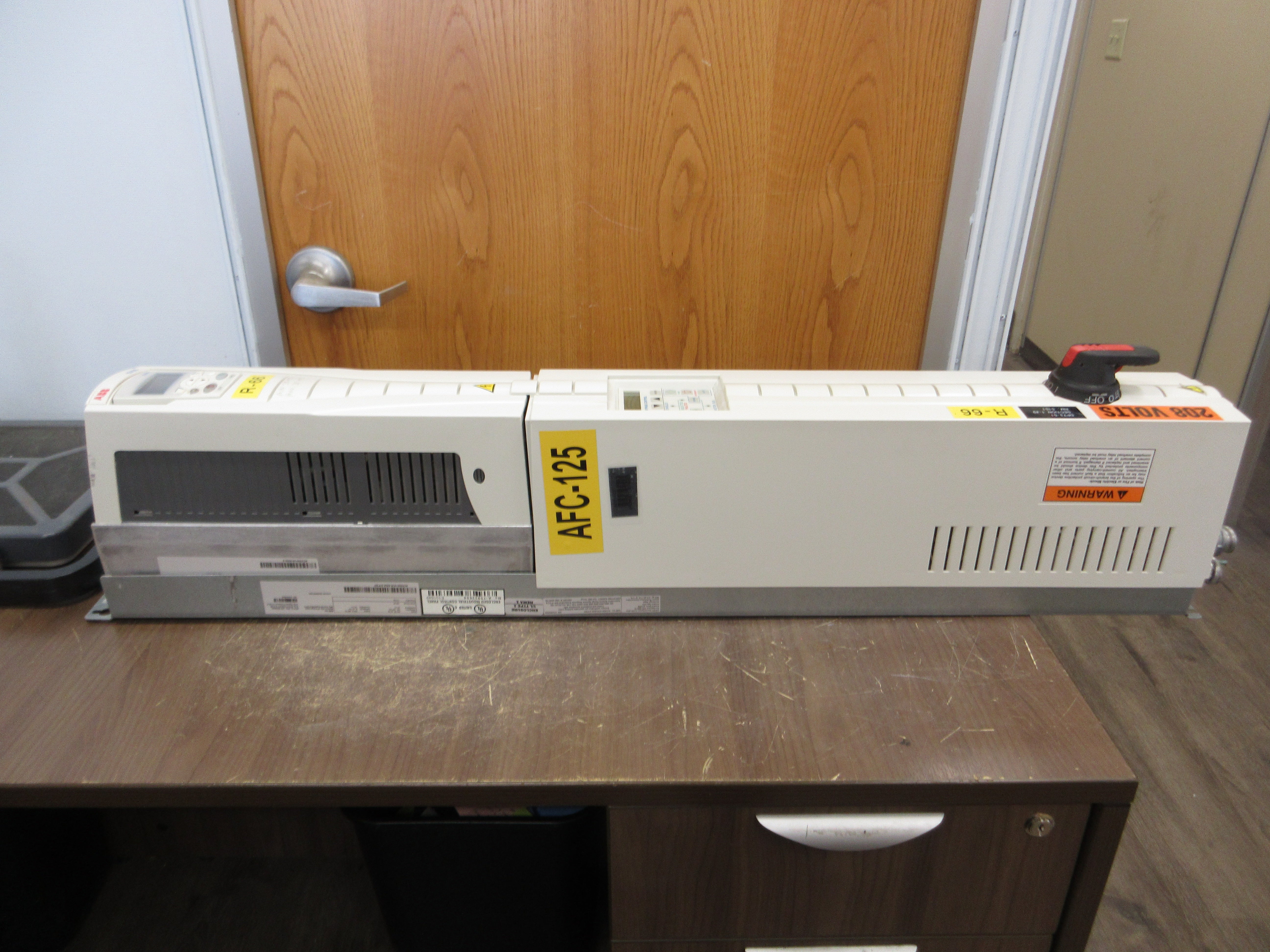 ABB ACH550 AC Drive w/ Bypass ACH550-VCR-024A-2+F267 7.5HP 3Ph w/ Keypad Used